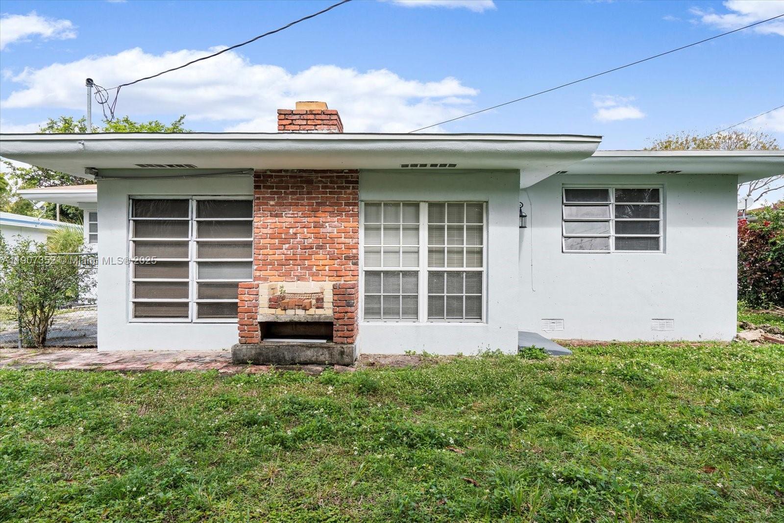 UNIT 1 MONTICELLO PARK - Residential Lease