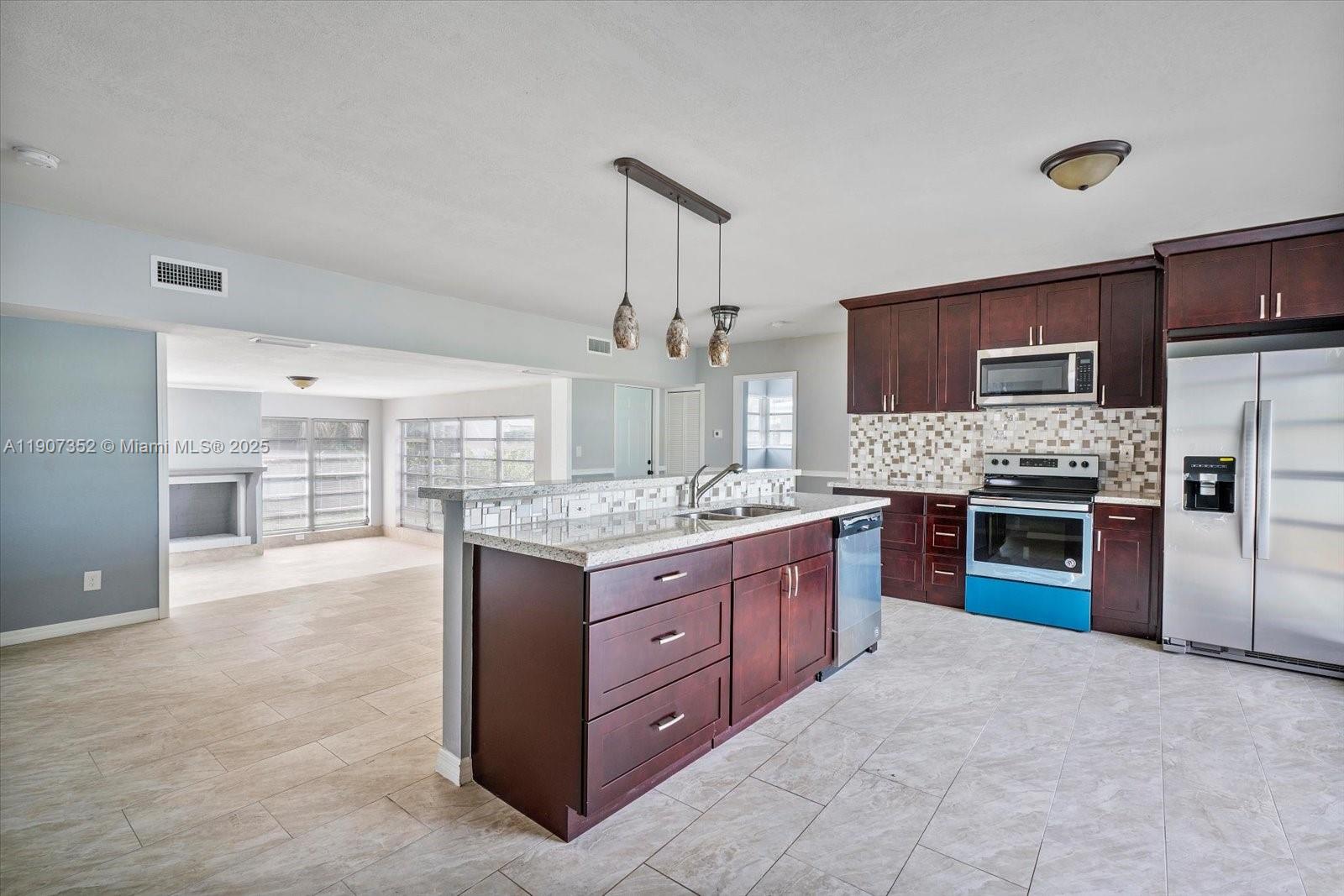 UNIT 1 MONTICELLO PARK - Residential Lease