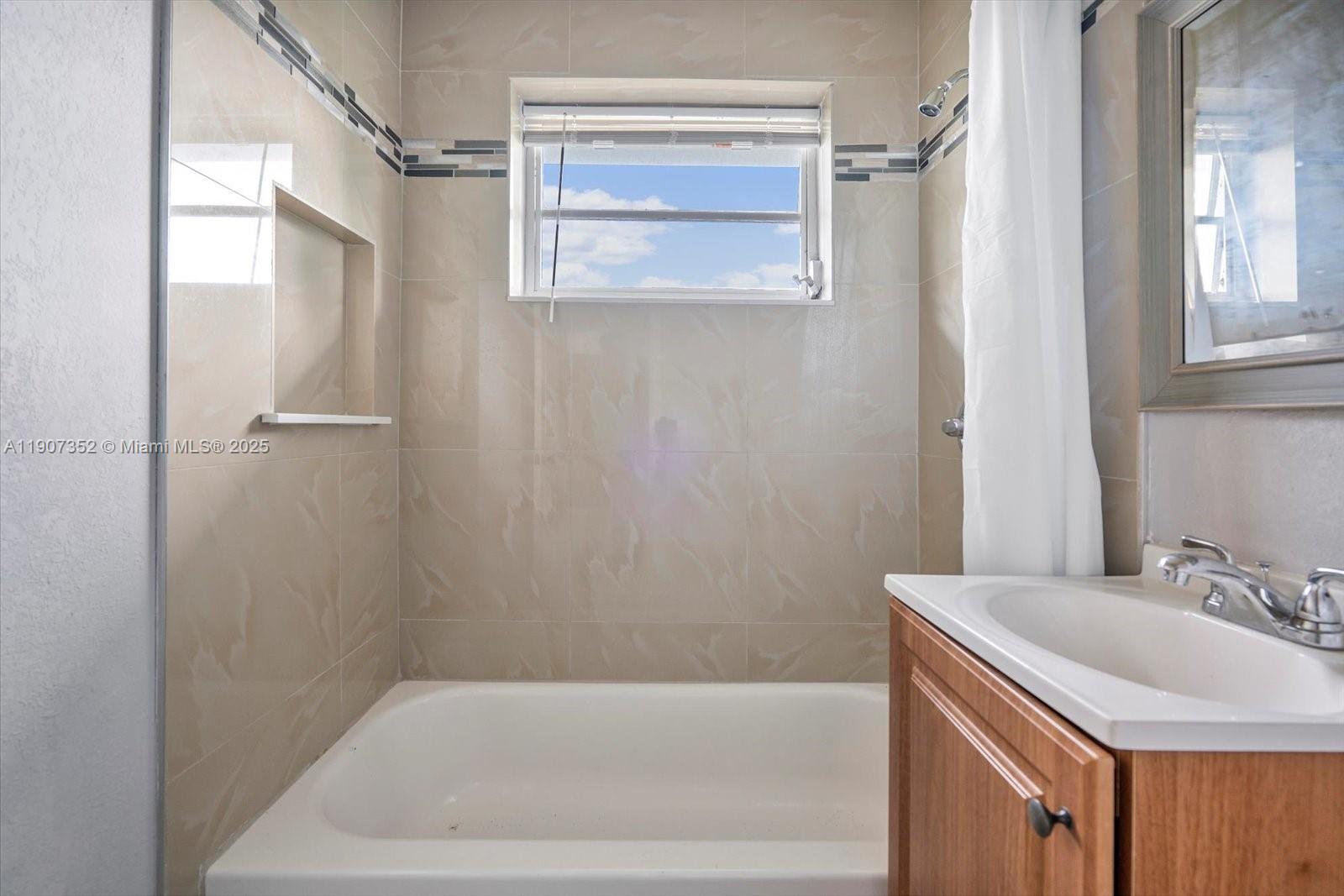 UNIT 1 MONTICELLO PARK - Residential Lease