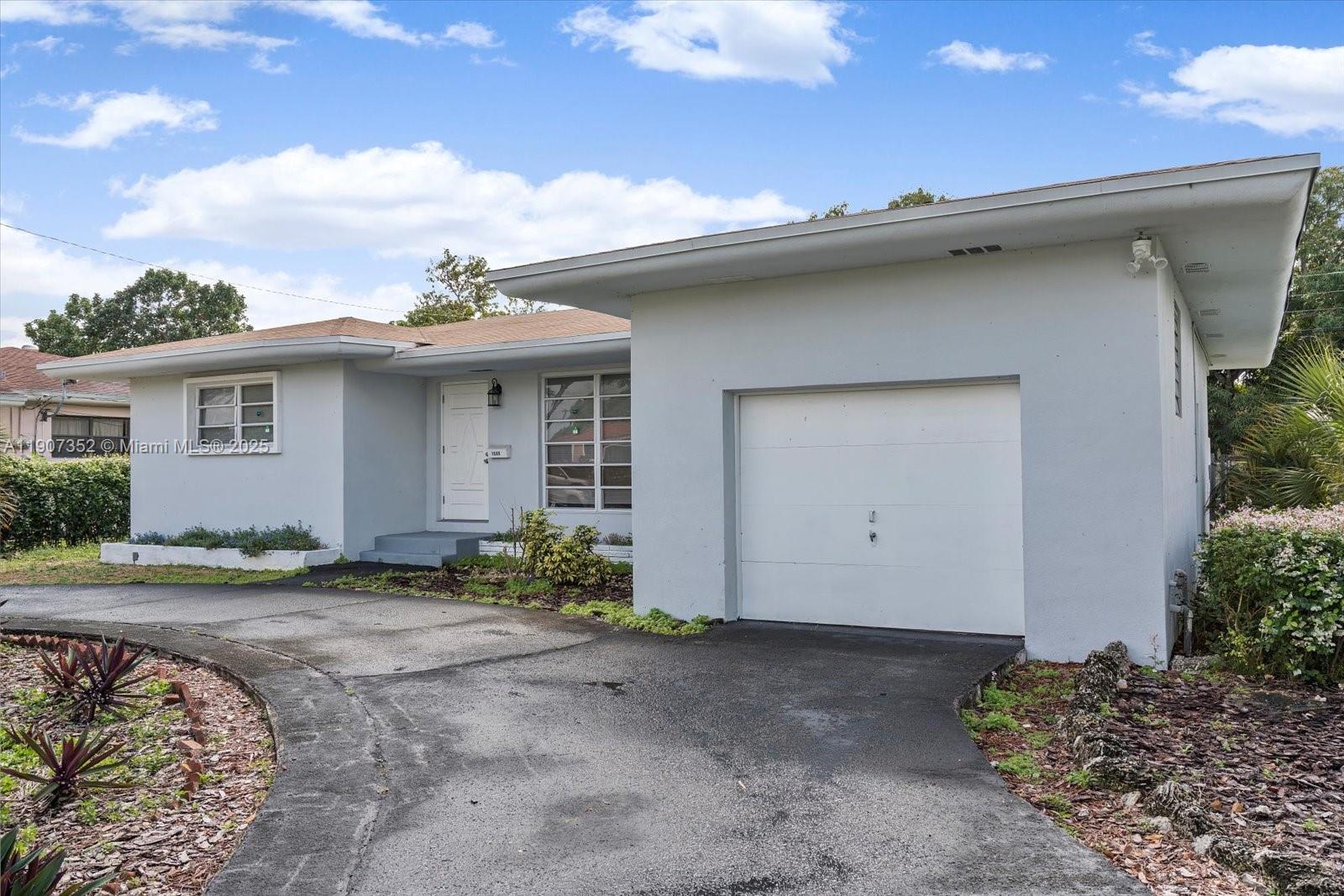 UNIT 1 MONTICELLO PARK - Residential Lease