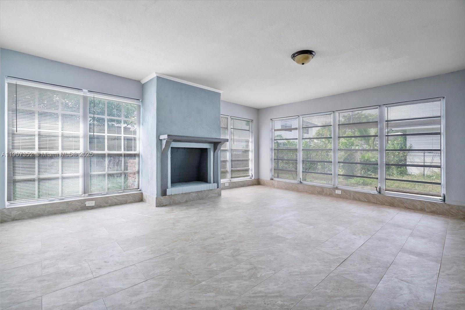 UNIT 1 MONTICELLO PARK - Residential Lease