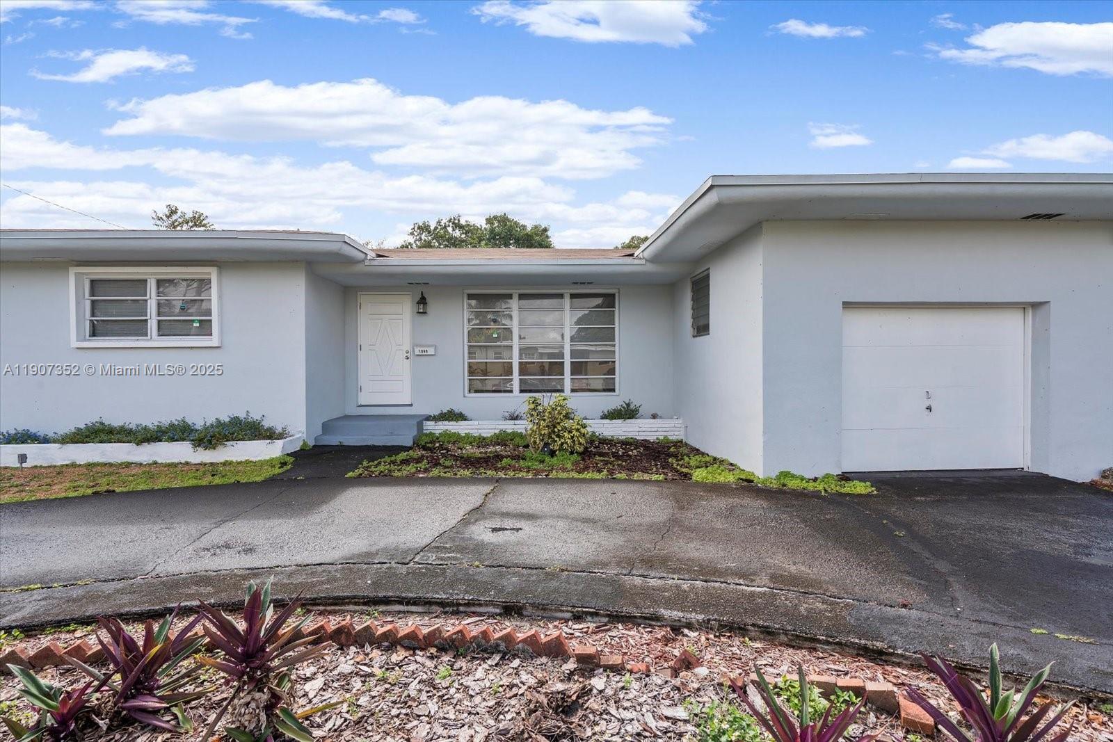 UNIT 1 MONTICELLO PARK - Residential Lease