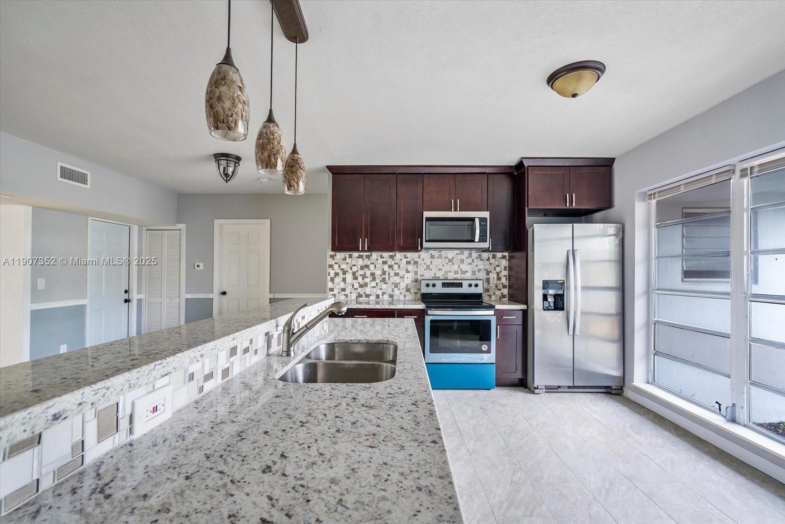 UNIT 1 MONTICELLO PARK - Residential Lease