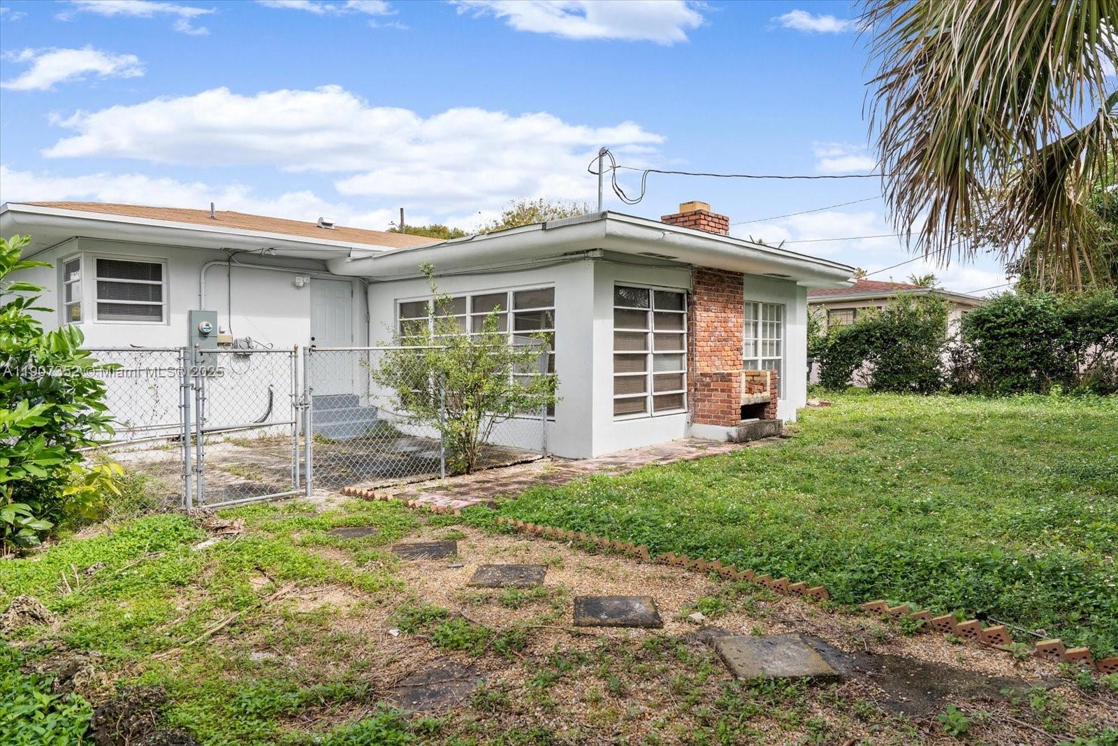 UNIT 1 MONTICELLO PARK - Residential Lease