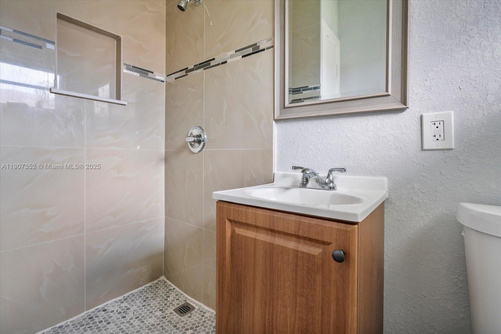 UNIT 1 MONTICELLO PARK - Residential Lease