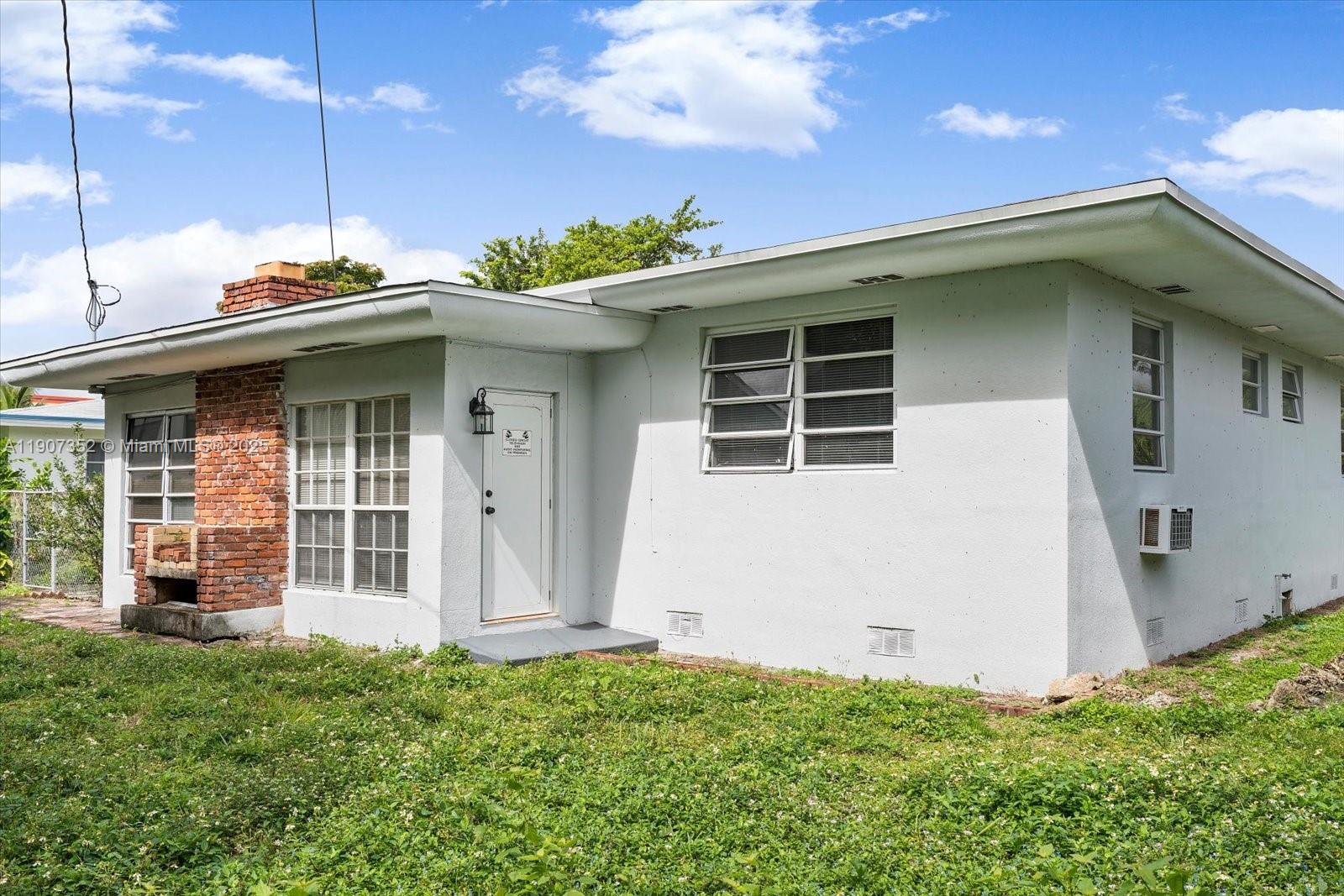 UNIT 1 MONTICELLO PARK - Residential Lease