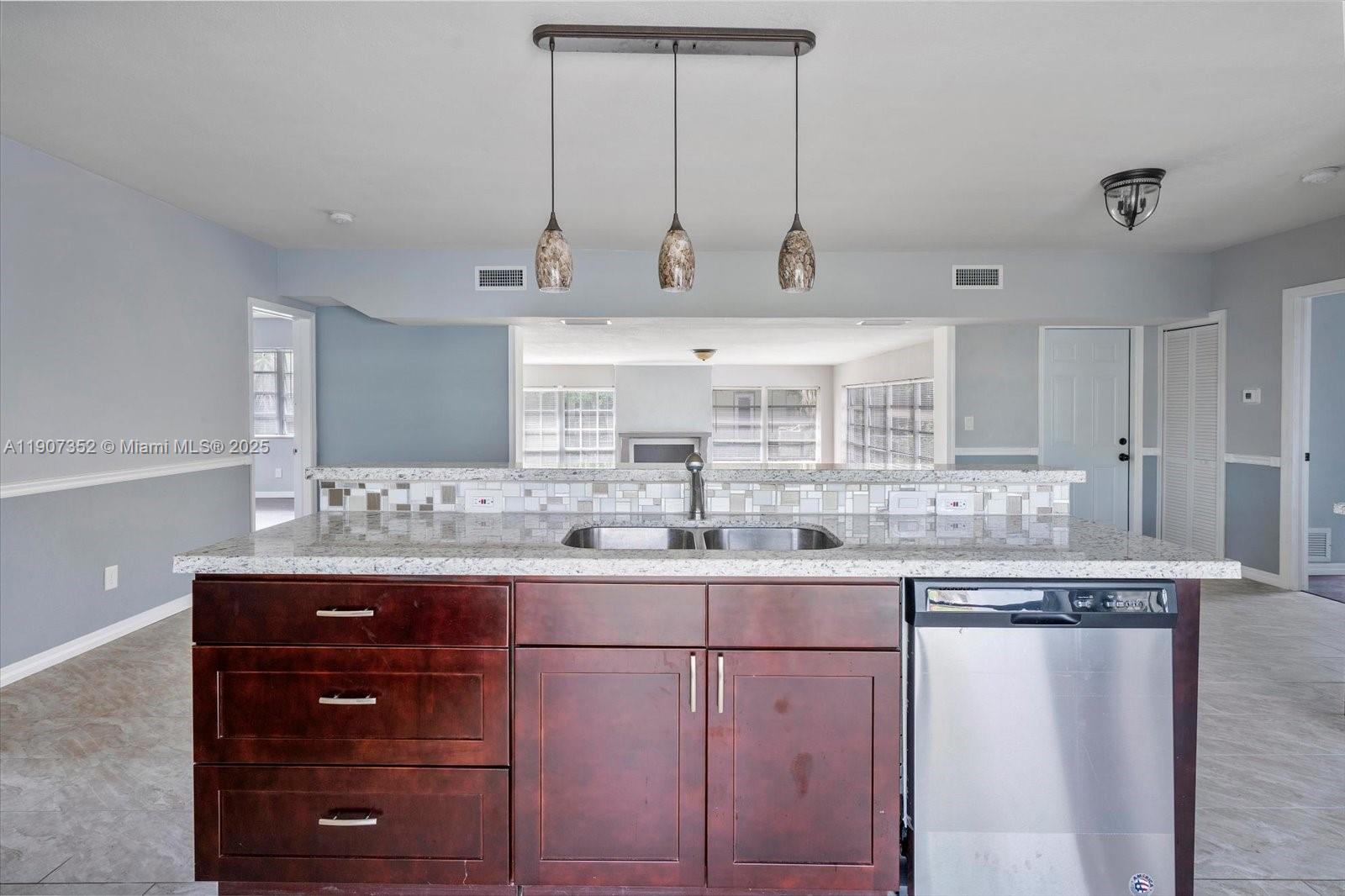 UNIT 1 MONTICELLO PARK - Residential Lease