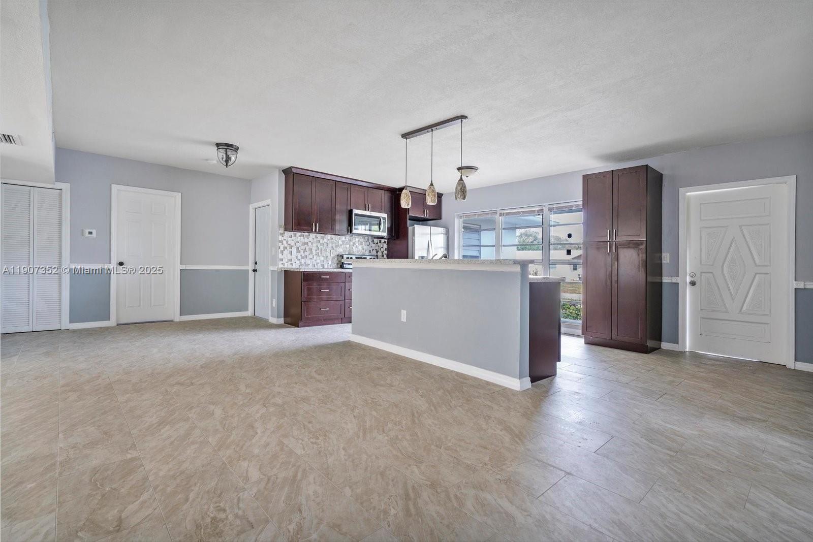 UNIT 1 MONTICELLO PARK - Residential Lease