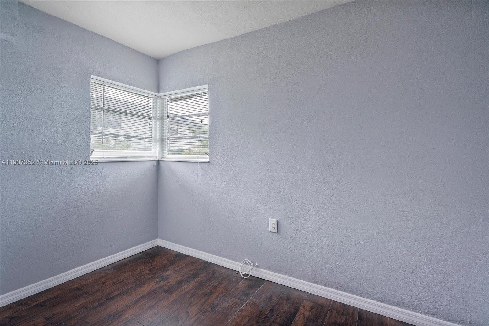 UNIT 1 MONTICELLO PARK - Residential Lease