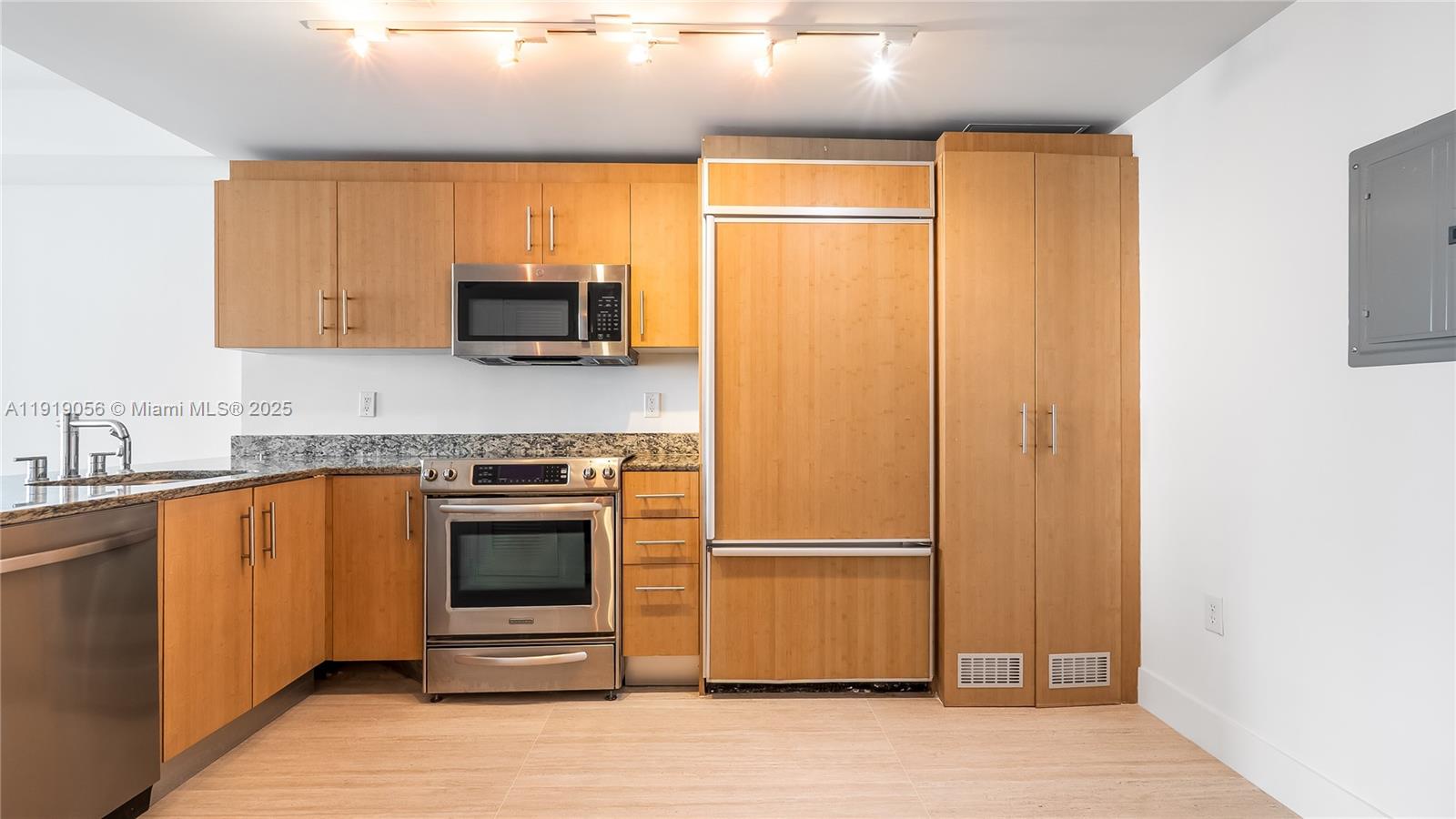 HARBOUR HOUSE - Residential Lease