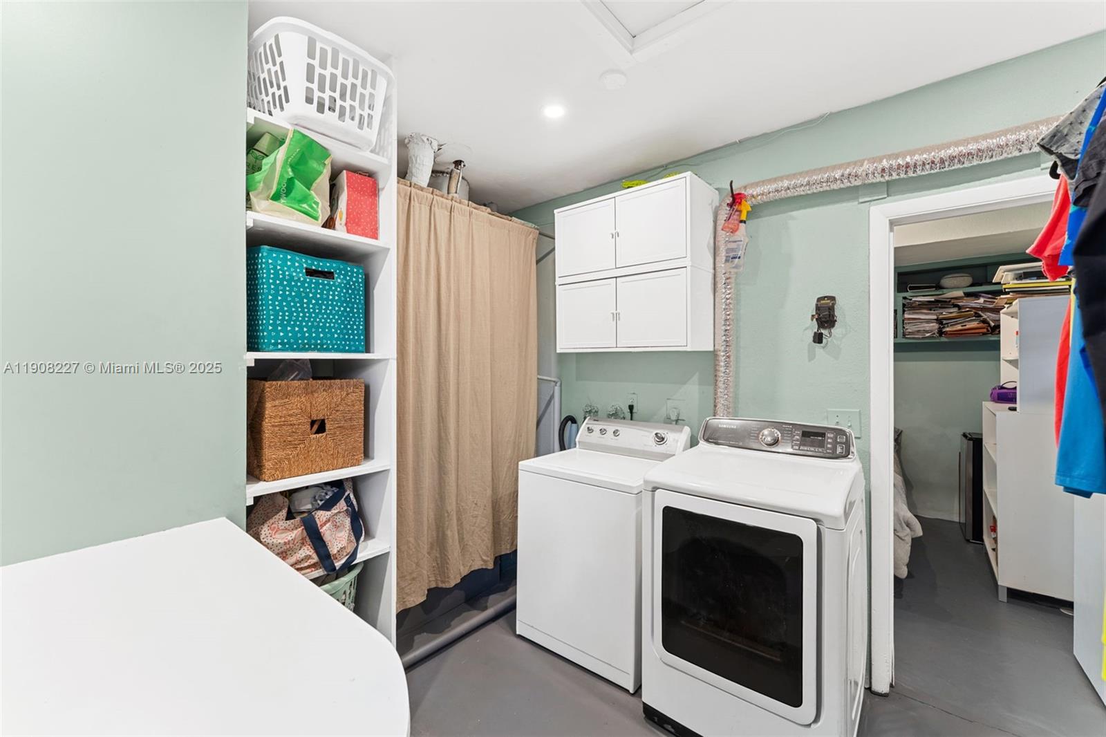 HOLLYWOOD HILLS AMEN PLAT - Residential