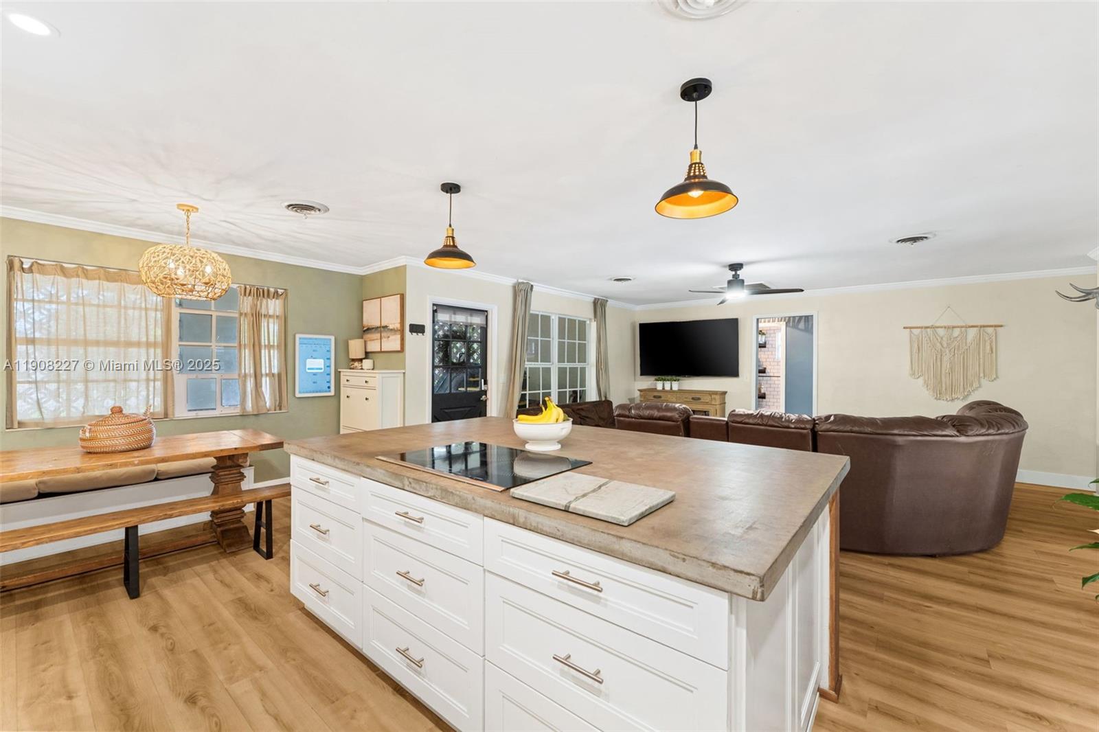 HOLLYWOOD HILLS AMEN PLAT - Residential