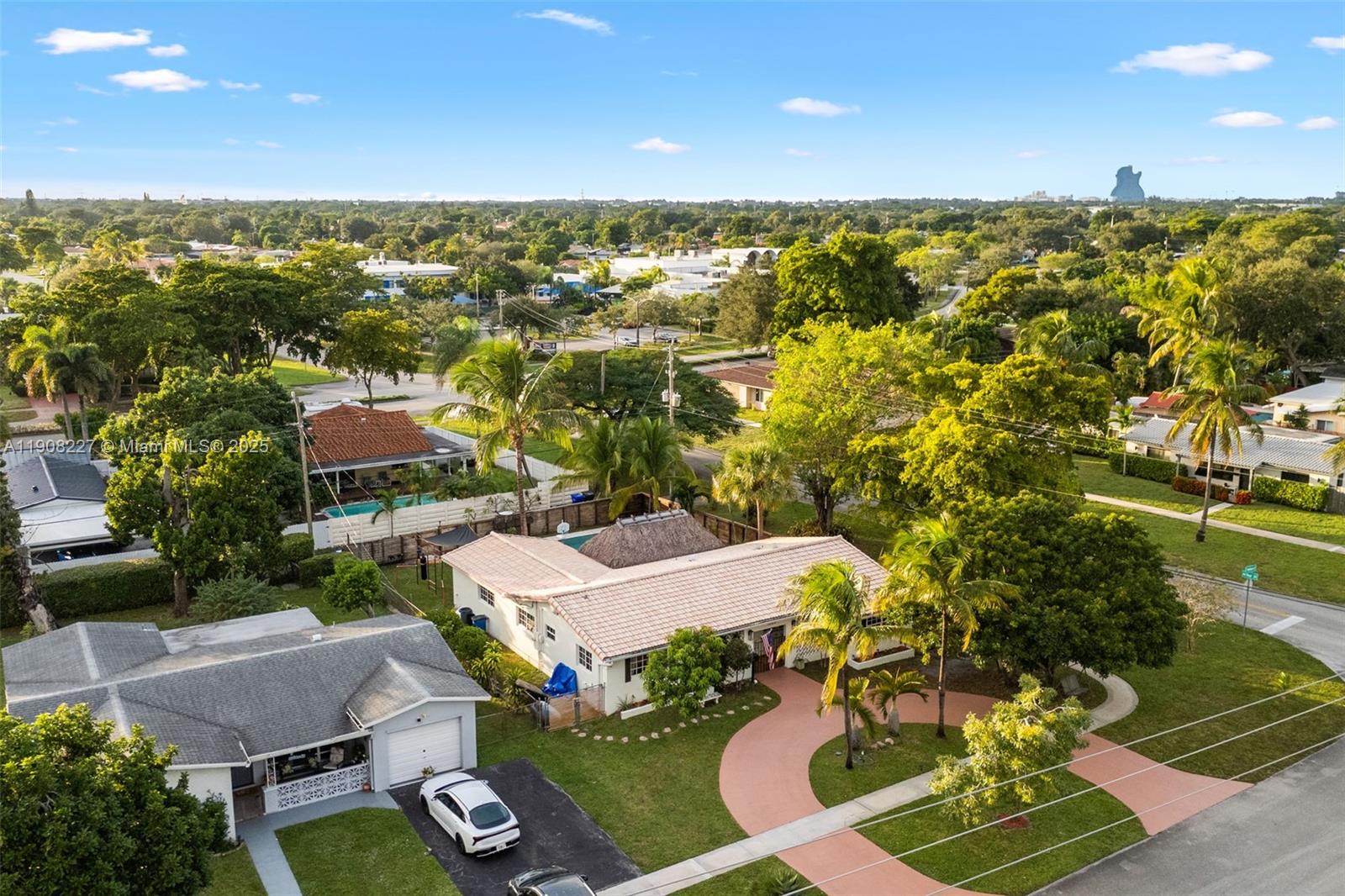 HOLLYWOOD HILLS AMEN PLAT - Residential