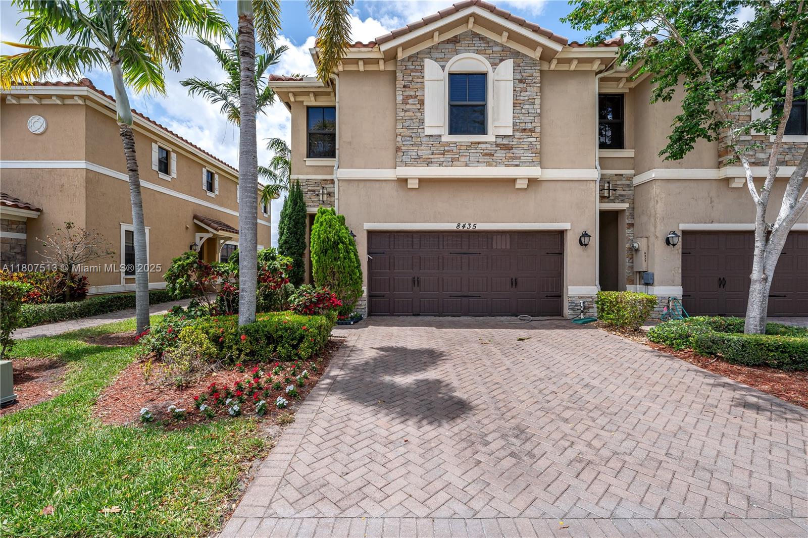 8435 Lakeview Trl