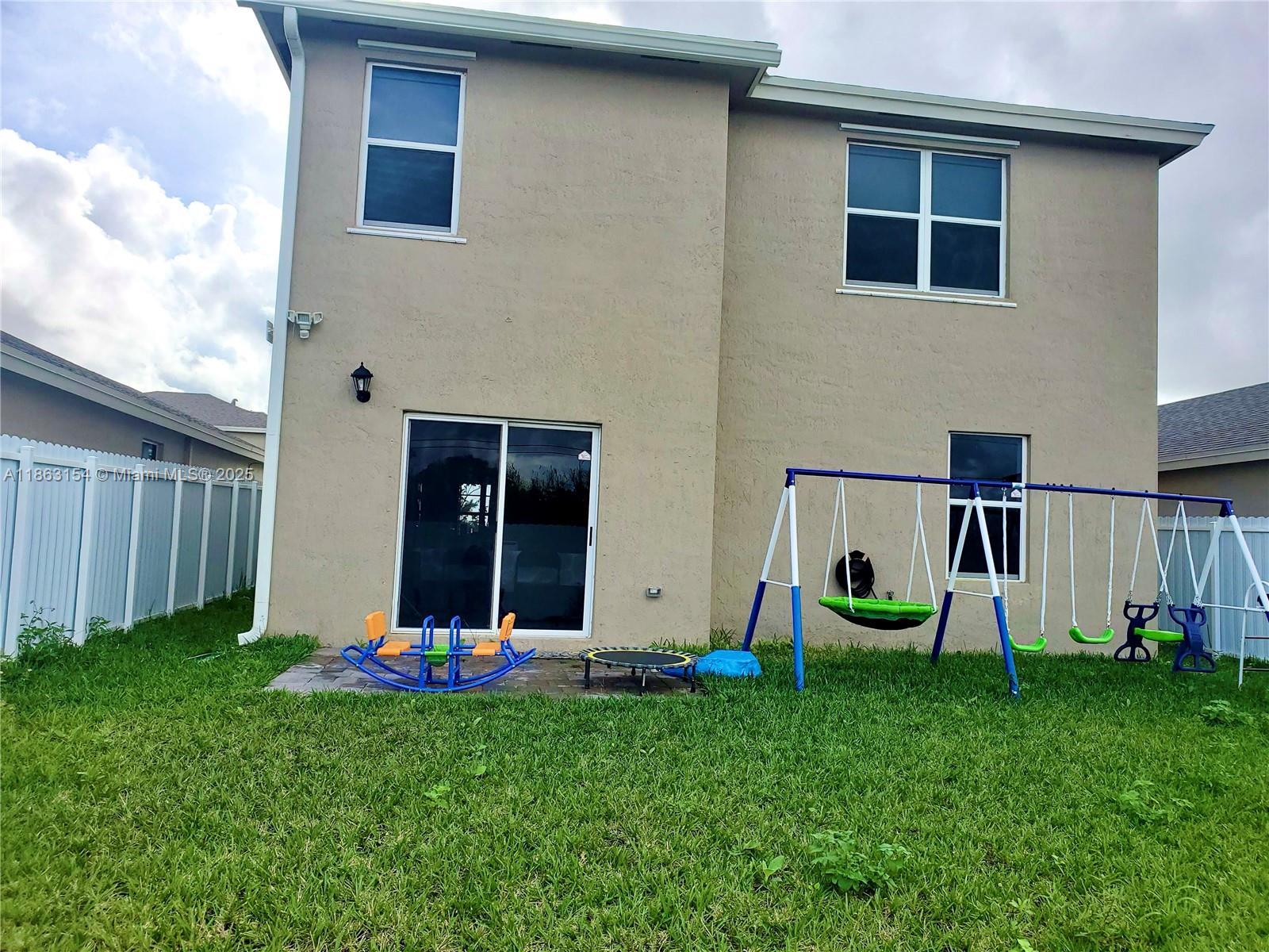 654 NE 5th Way