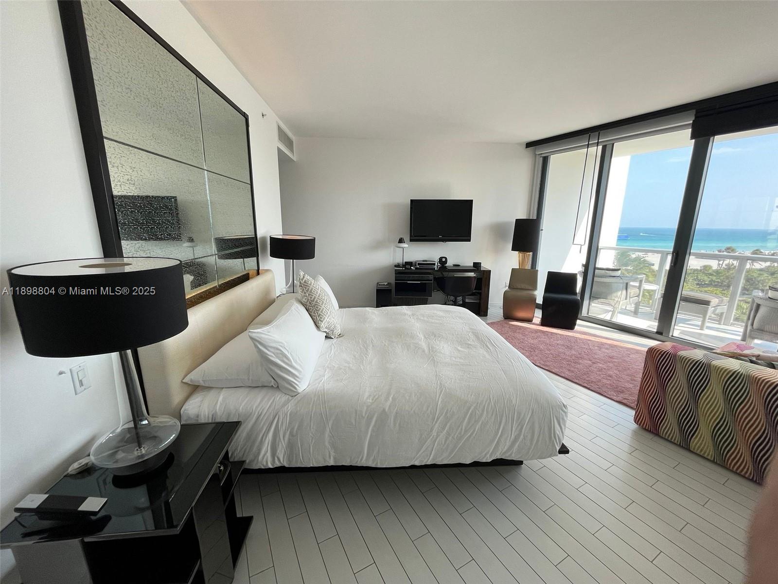 2201 Collins Ave 626