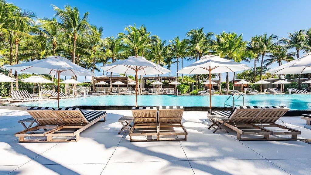 2201 Collins Ave 626