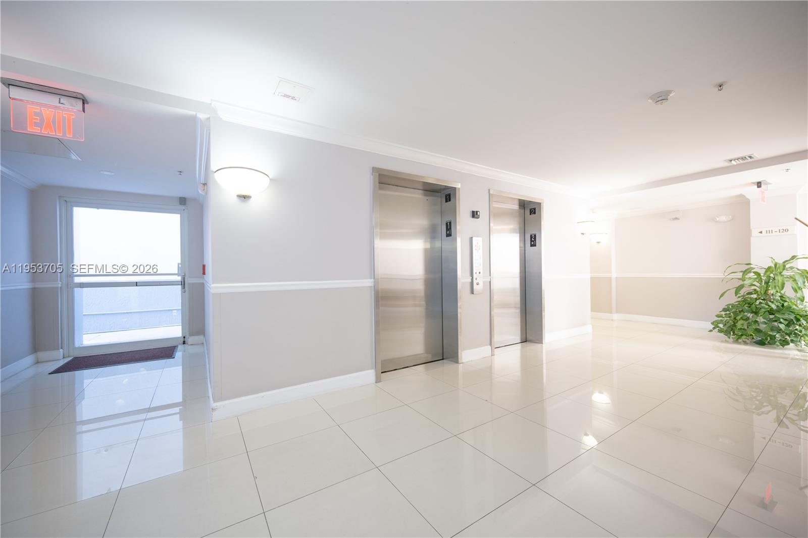 DORAL HOUSE CONDO NO 3 - Residential