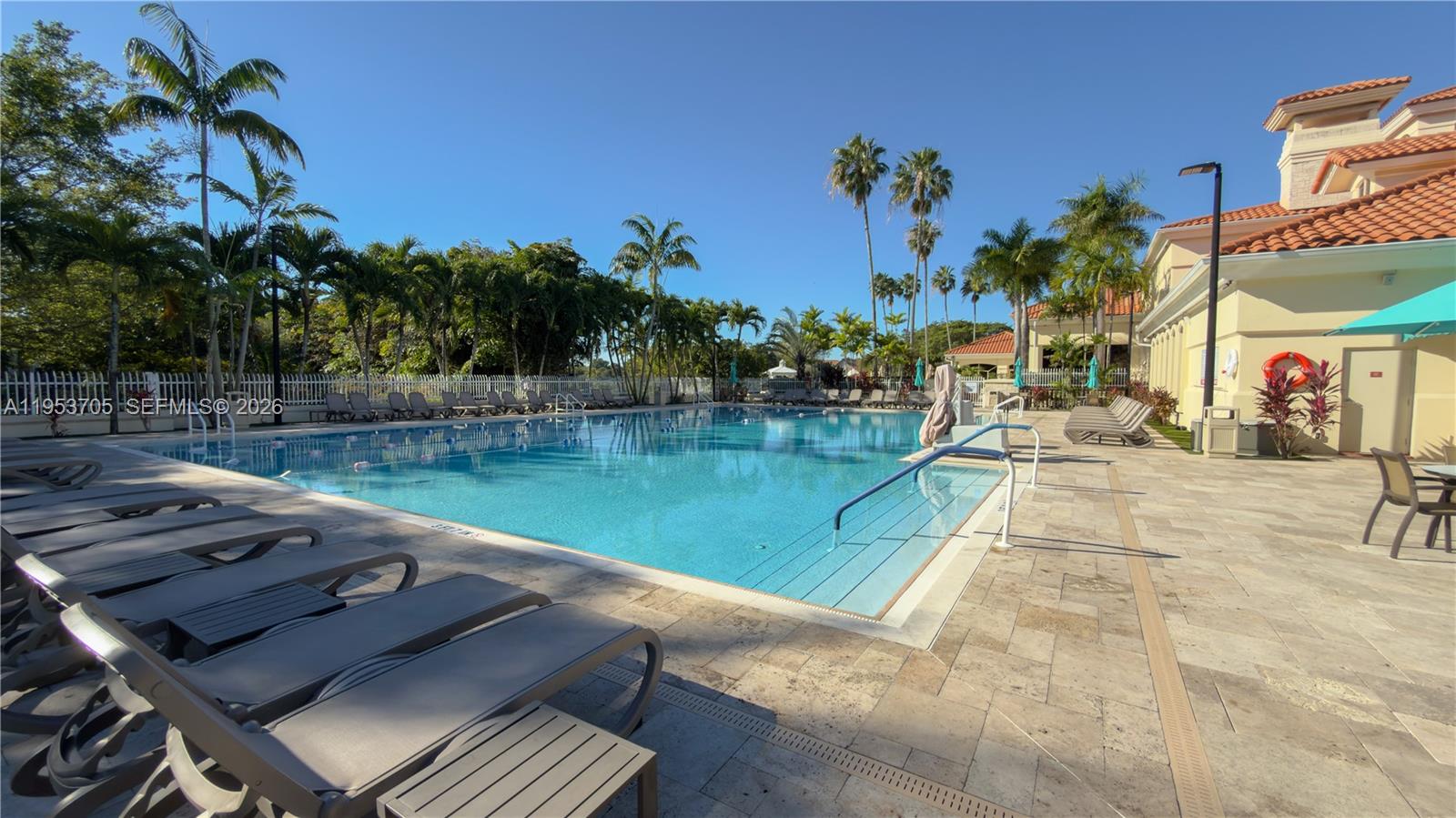 DORAL HOUSE CONDO NO 3 - Residential