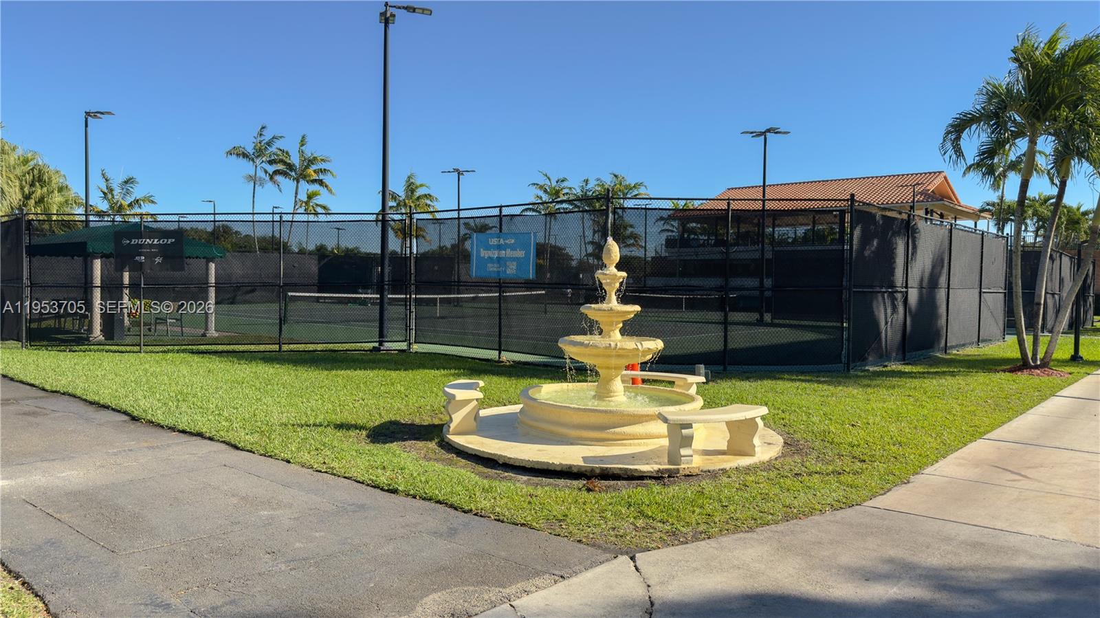 DORAL HOUSE CONDO NO 3 - Residential