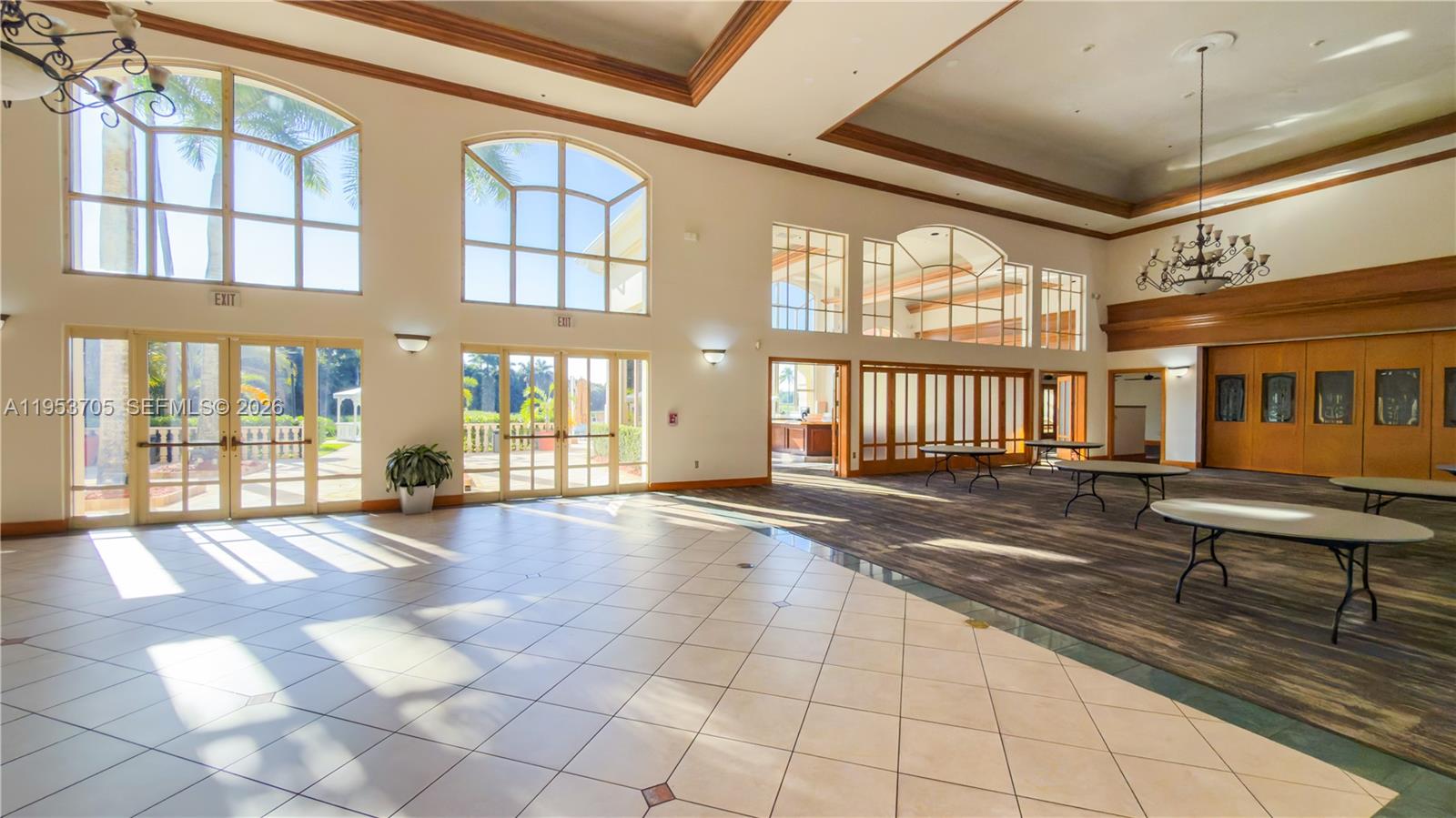 DORAL HOUSE CONDO NO 3 - Residential