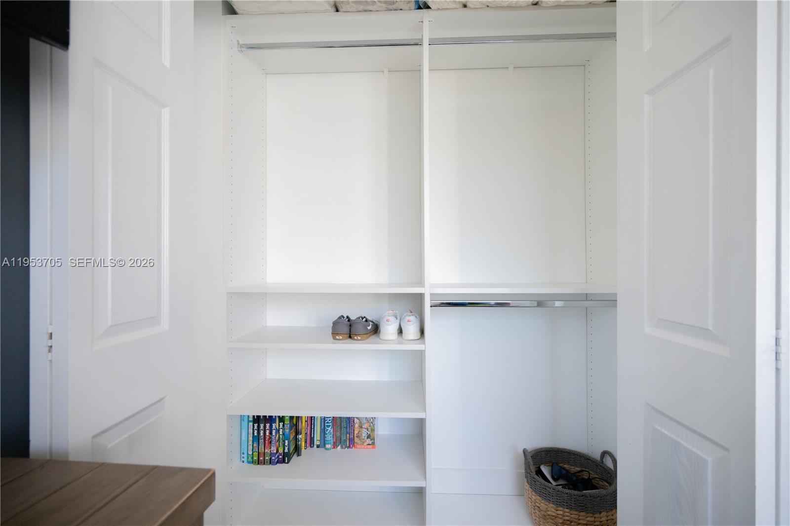 DORAL HOUSE CONDO NO 3 - Residential