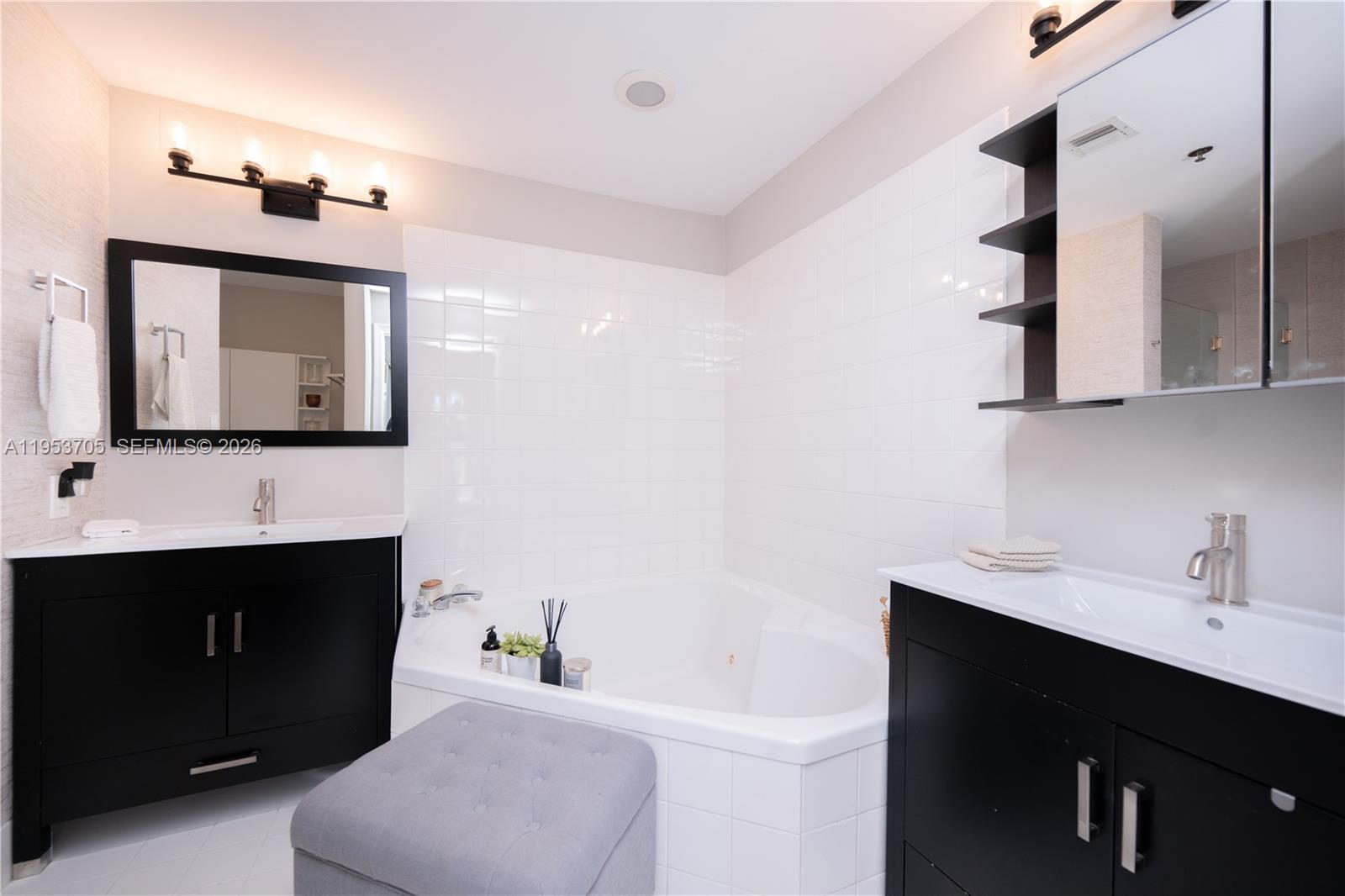 DORAL HOUSE CONDO NO 3 - Residential