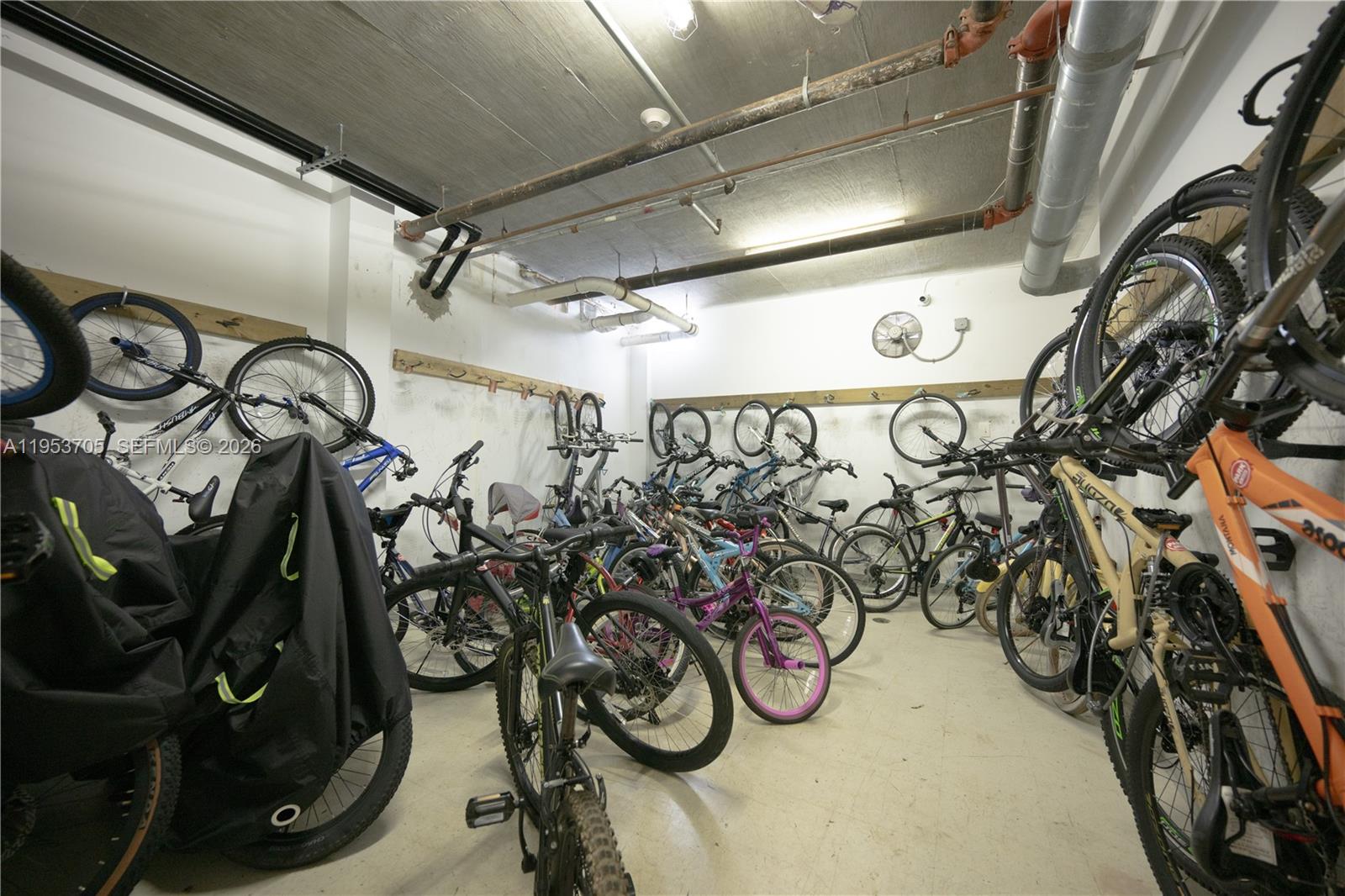 DORAL HOUSE CONDO NO 3 - Residential