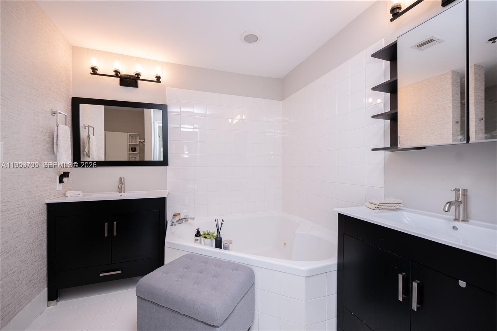 DORAL HOUSE CONDO NO 3 - Residential