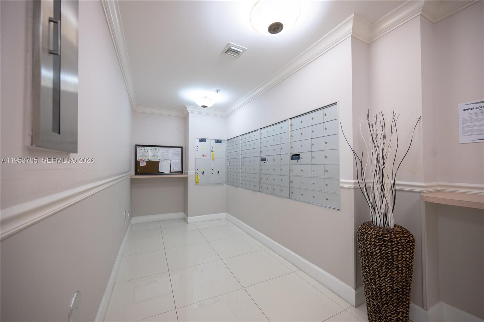 DORAL HOUSE CONDO NO 3 - Residential