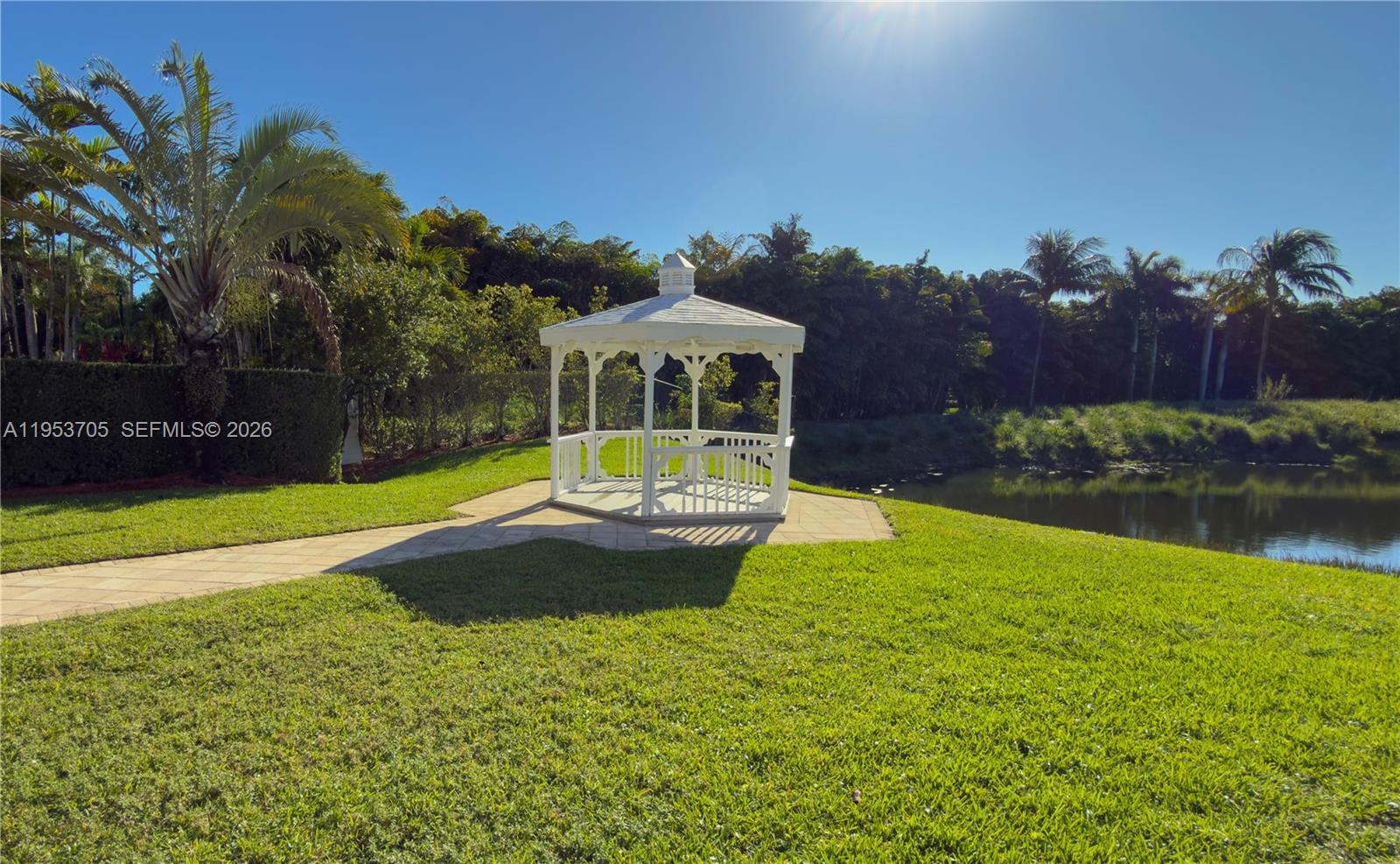 DORAL HOUSE CONDO NO 3 - Residential