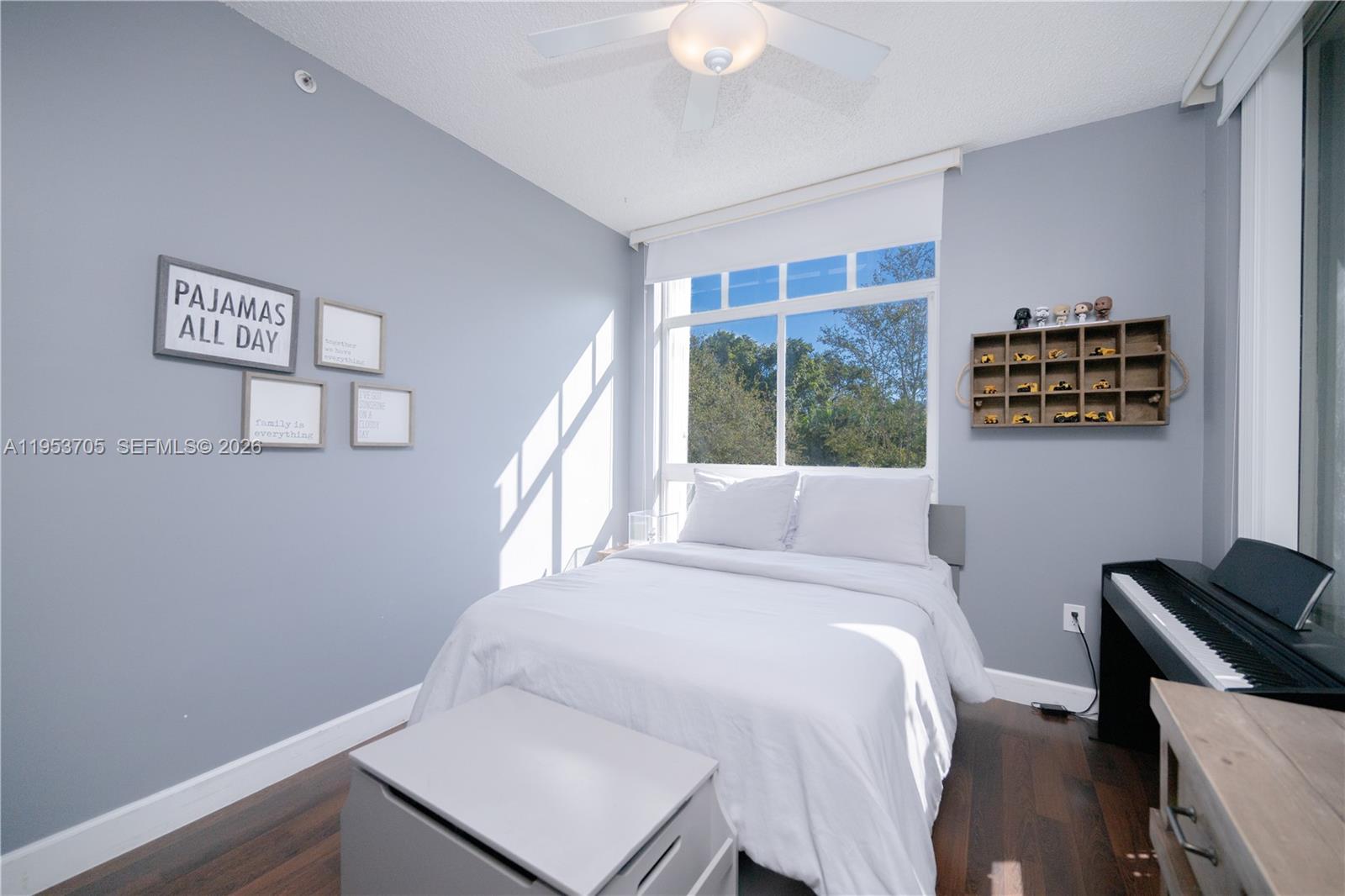 DORAL HOUSE CONDO NO 3 - Residential