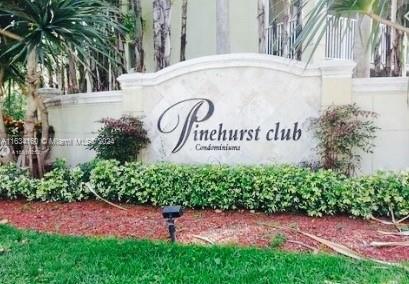 BEAUTIFUL 1 BEDROOM 1 BATHROOM UNIT IN HOLLYWOOD PARC! Tile floors . Washer & Dryer in the unit, Private Patio, Resort-style Community Pools, Tennis court, Gym, BBQ Area. Walking distance to Public Gulf Course, Restaurants, Starbuck, Target, CVS Pharmacy, Banks, 2 minutes away from the train station, I-95, 7 minutes to the Turnpike. Only 10 Minutes from HOLLYWOOD BEACH & Aventura Mall.