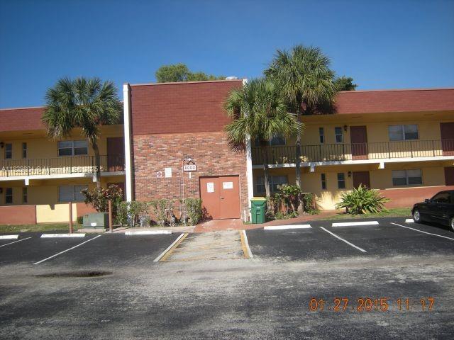 Spacious 2BR/2BA condo in gated community spaces parking for guest. Features in-unit Dry and washer Great location near shops and highways. Just 15 min to Sawgrass mall, pets OK,