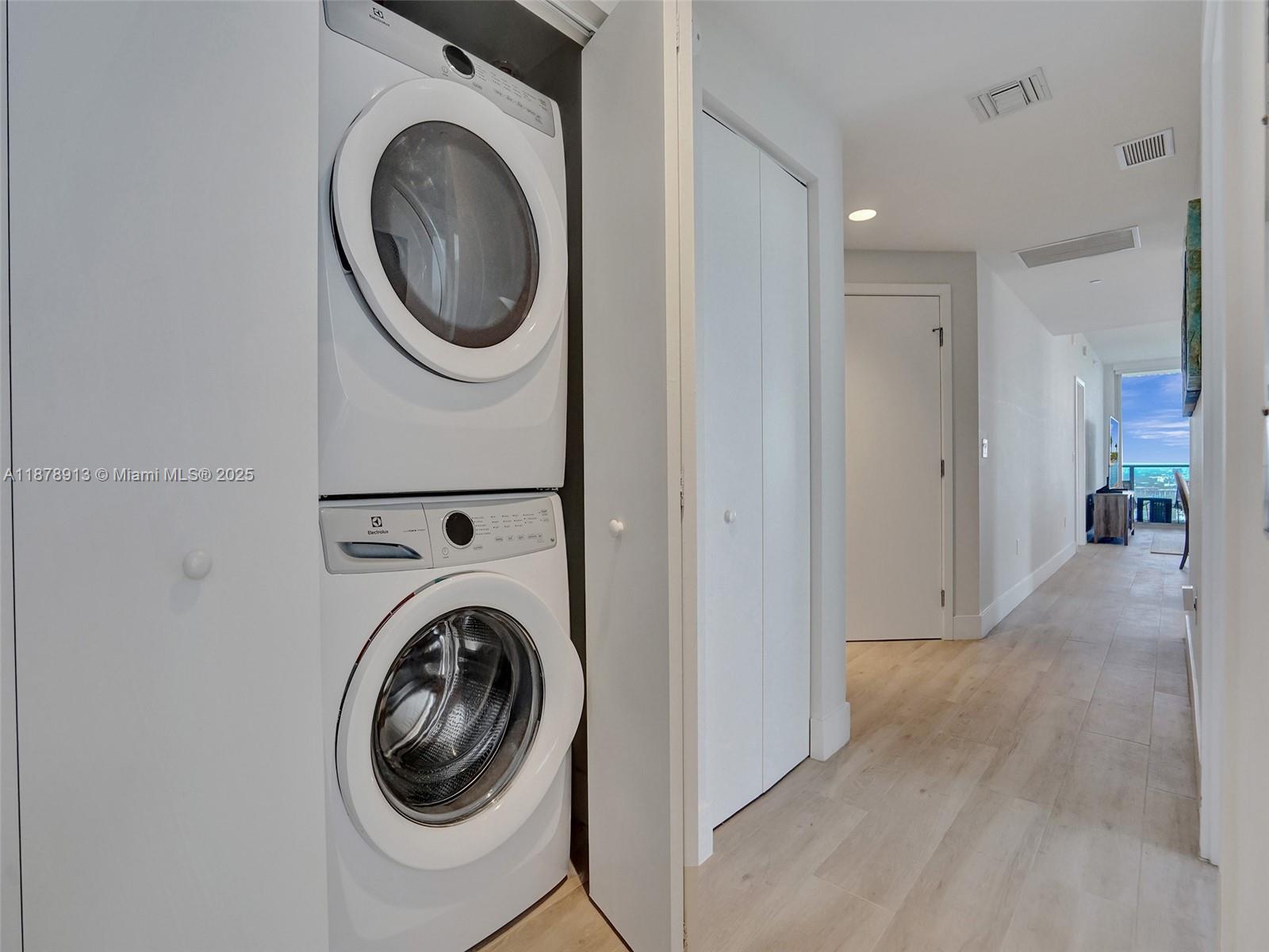 THE HARBOUR NORTH CONDO - Residential Lease