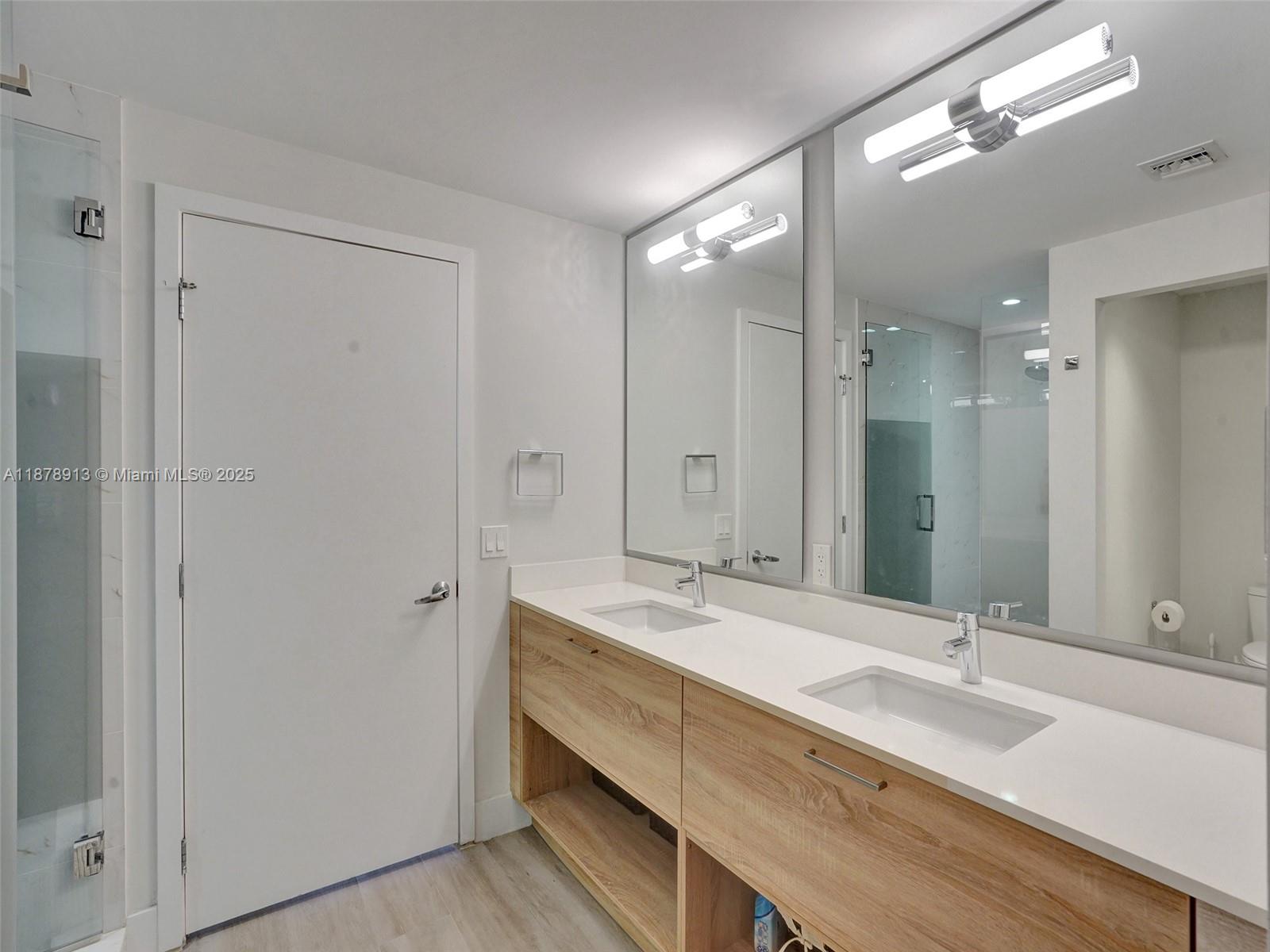 THE HARBOUR NORTH CONDO - Residential Lease