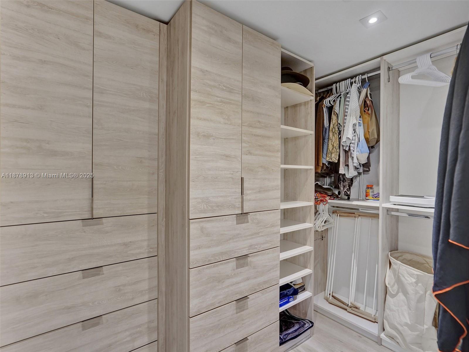 THE HARBOUR NORTH CONDO - Residential Lease