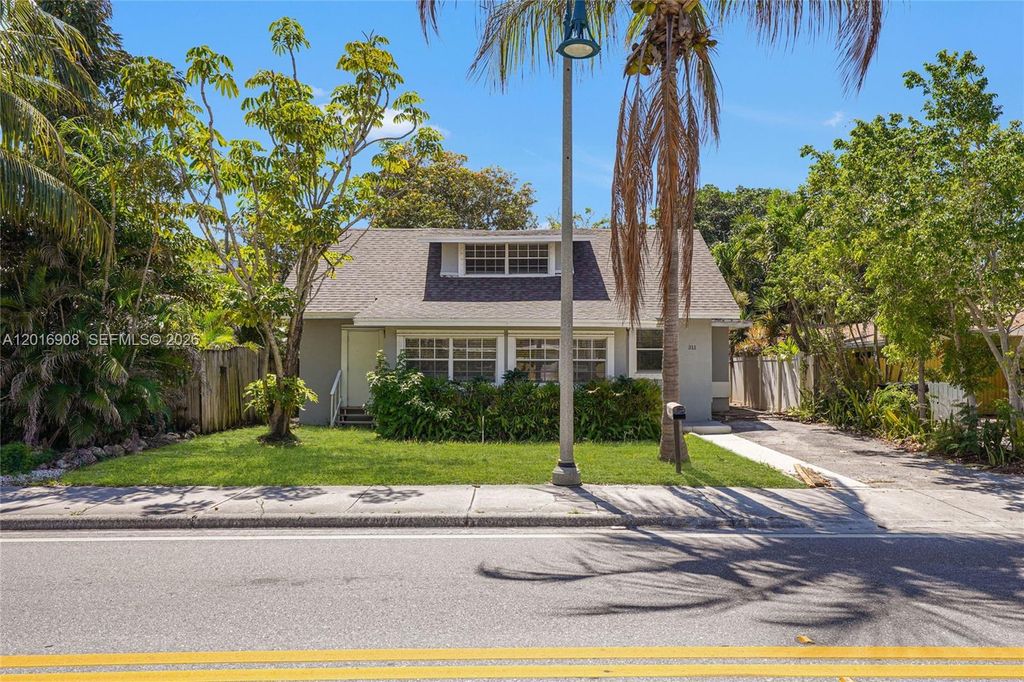 Photo of 311 S Federal Hwy, Lake Worth, FL 33460 (MLS # A12016908)