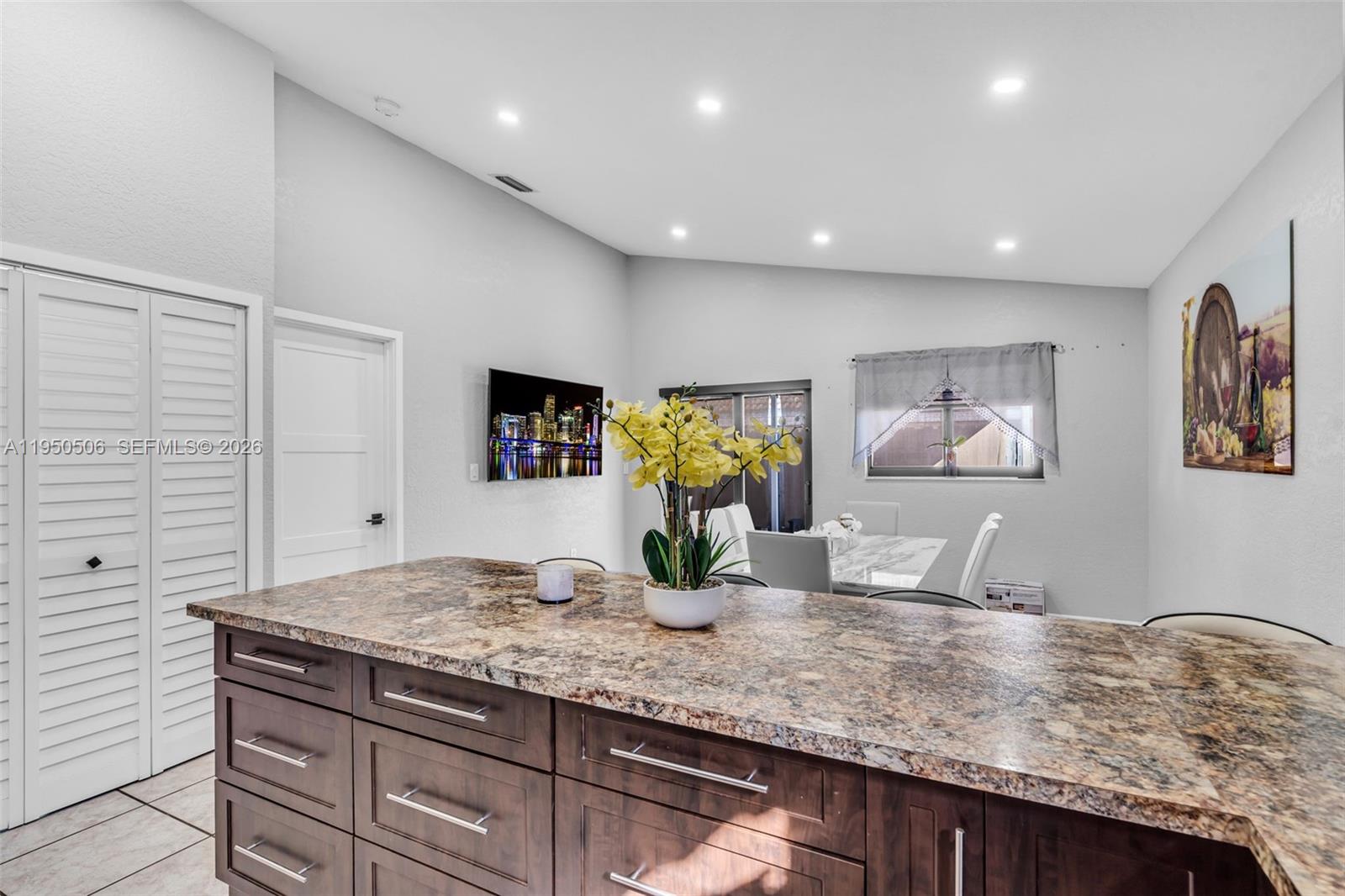 RIVIERA II - Residential