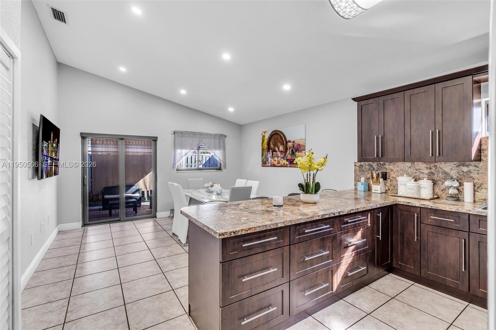 RIVIERA II - Residential