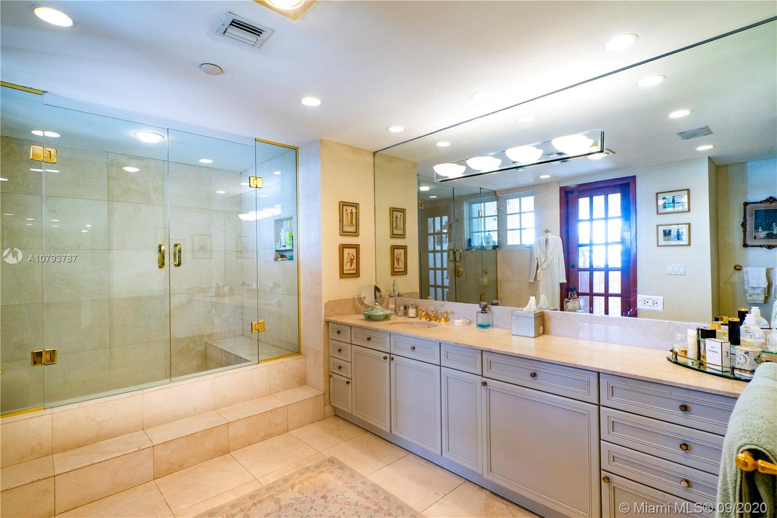 OCEANSIDE FISHER ISL COND - Residential