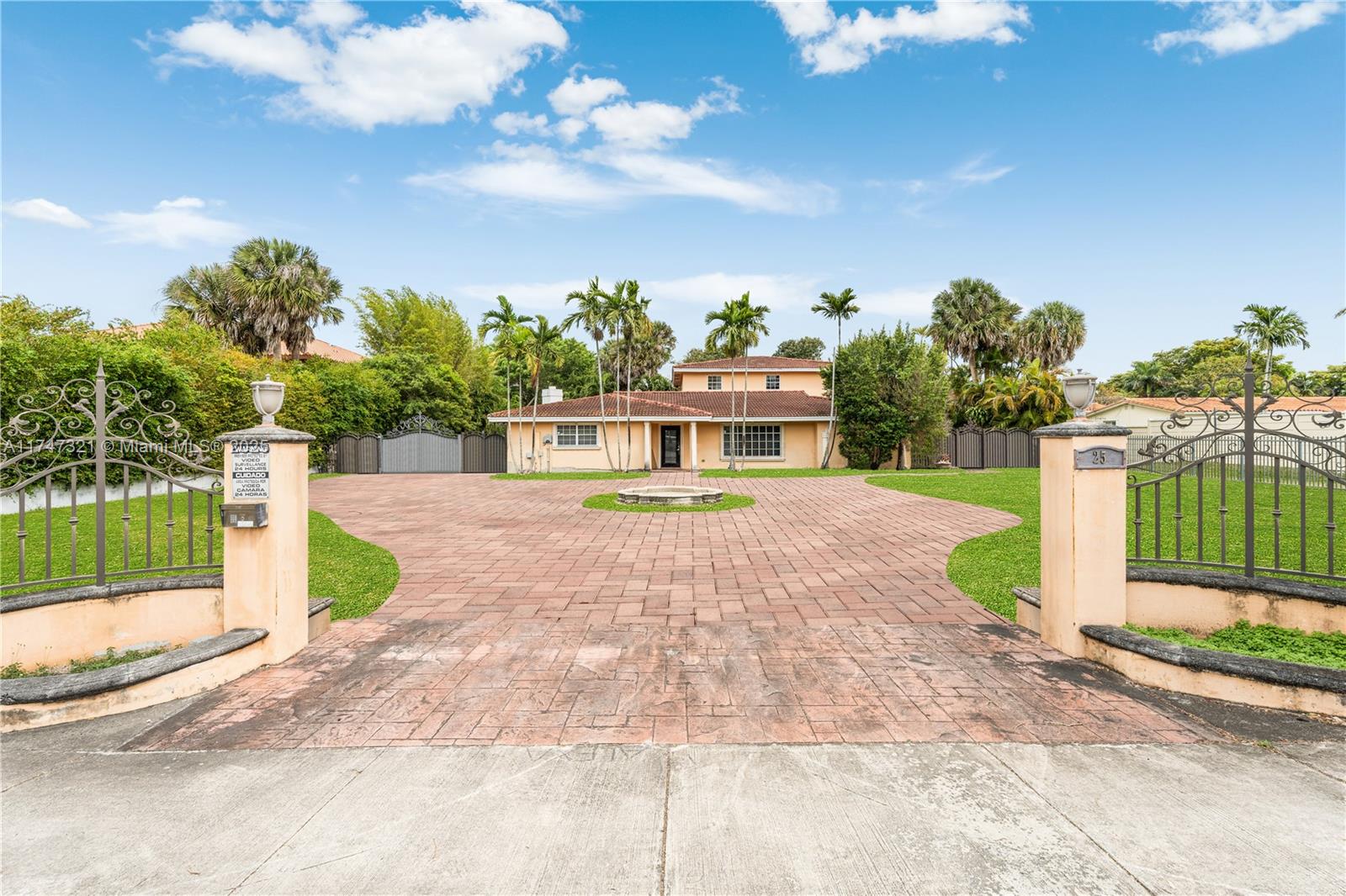 25 Nw 127th Ave, Miami, Broward County, Florida - 6 Bedrooms  
4 Bathrooms - 