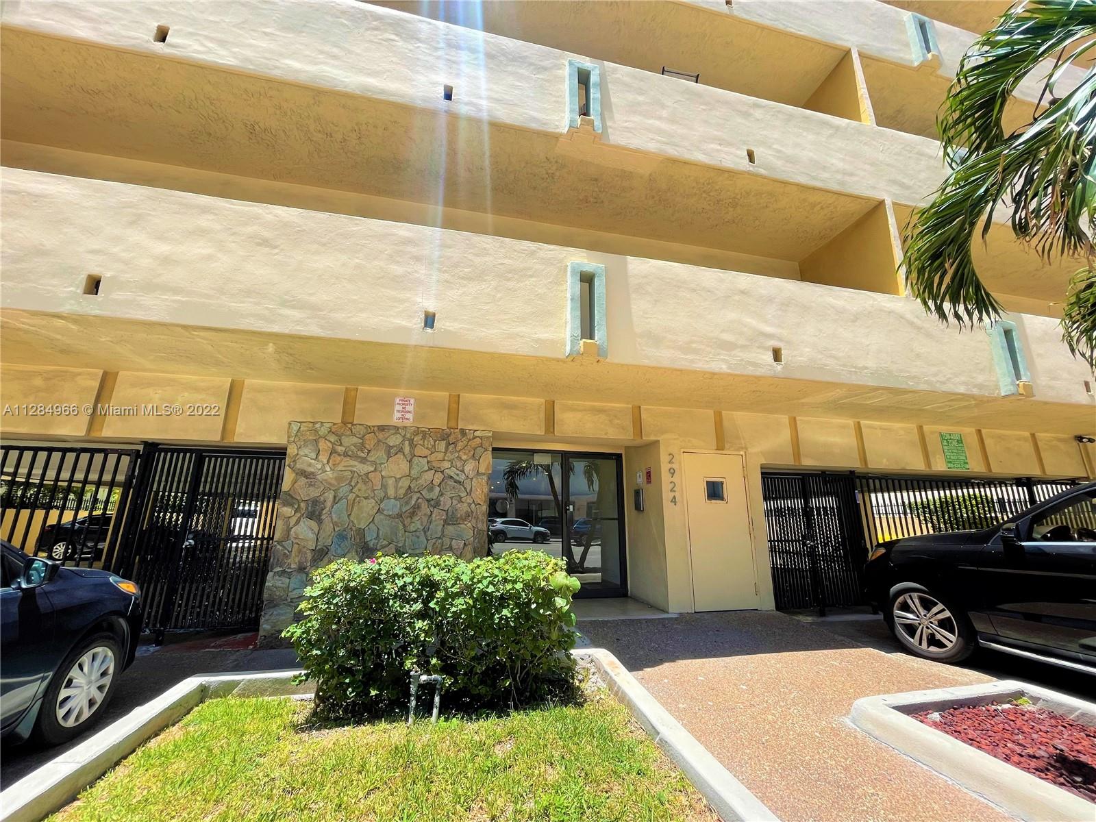 Photo 22 of 25 of 2924 Collins Ave 403 condo
