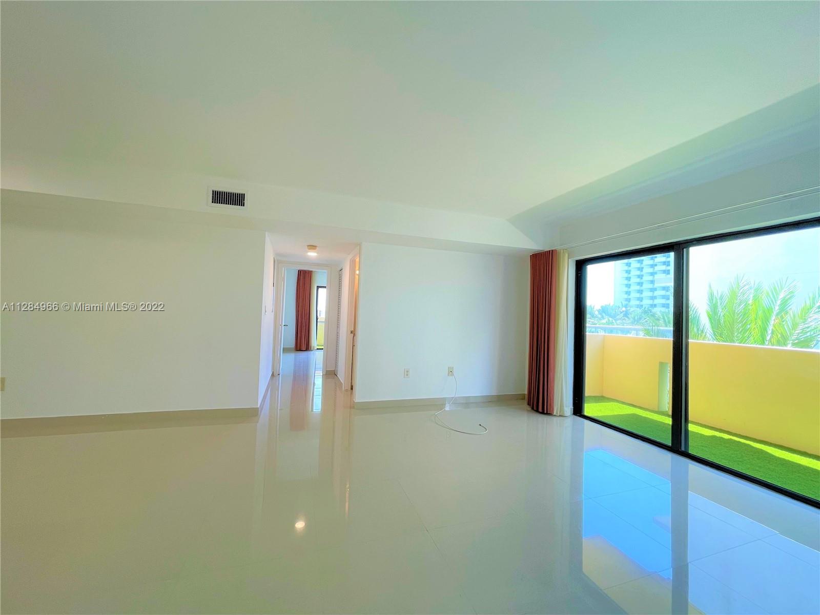 Photo 5 of 25 of 2924 Collins Ave 403 condo