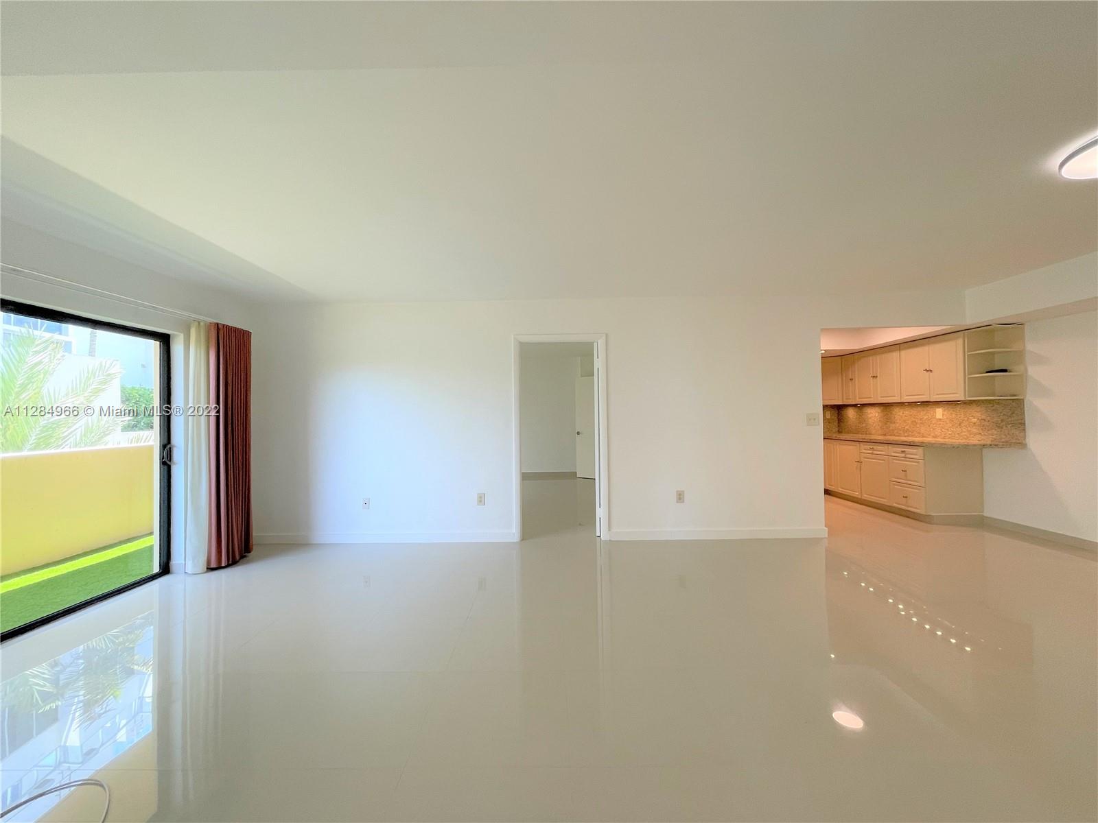 Photo 4 of 25 of 2924 Collins Ave 403 condo