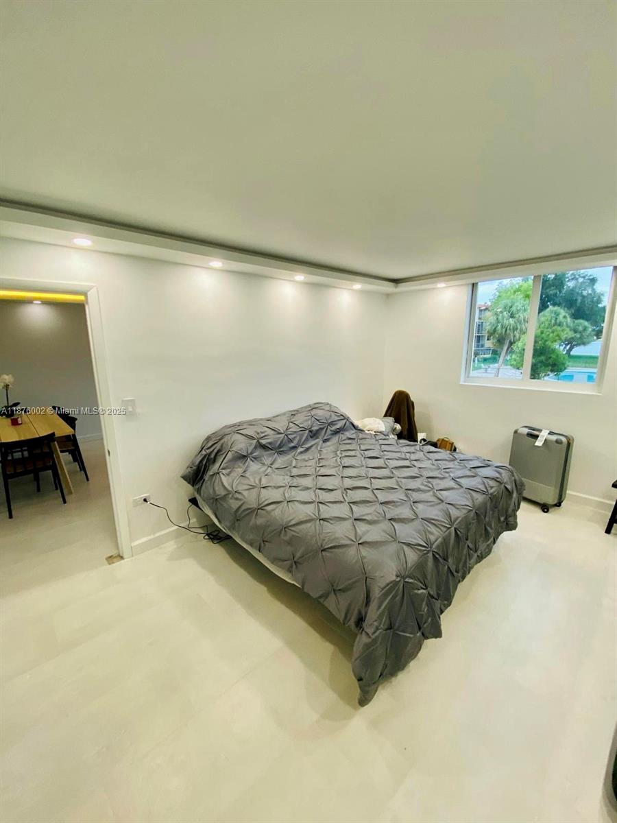 ROYAL OAKS CONDO - Residential