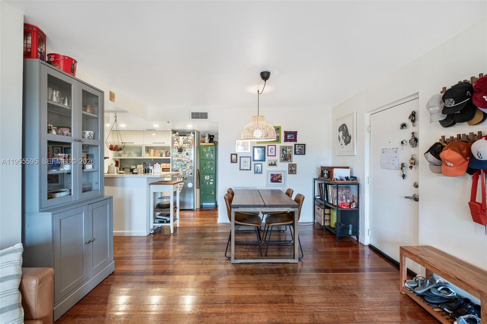 THE AMBASSADORS CONDO - Residential