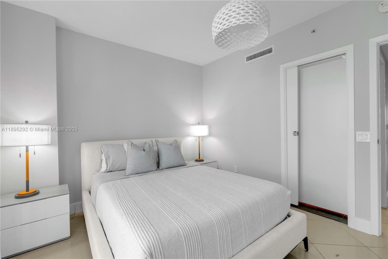 MOSAIC ON MIAMI BEACH CON - Residential Lease