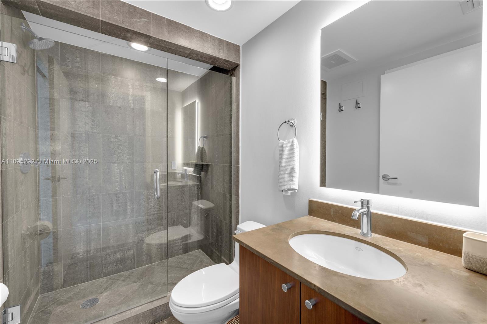 MOSAIC ON MIAMI BEACH CON - Residential Lease