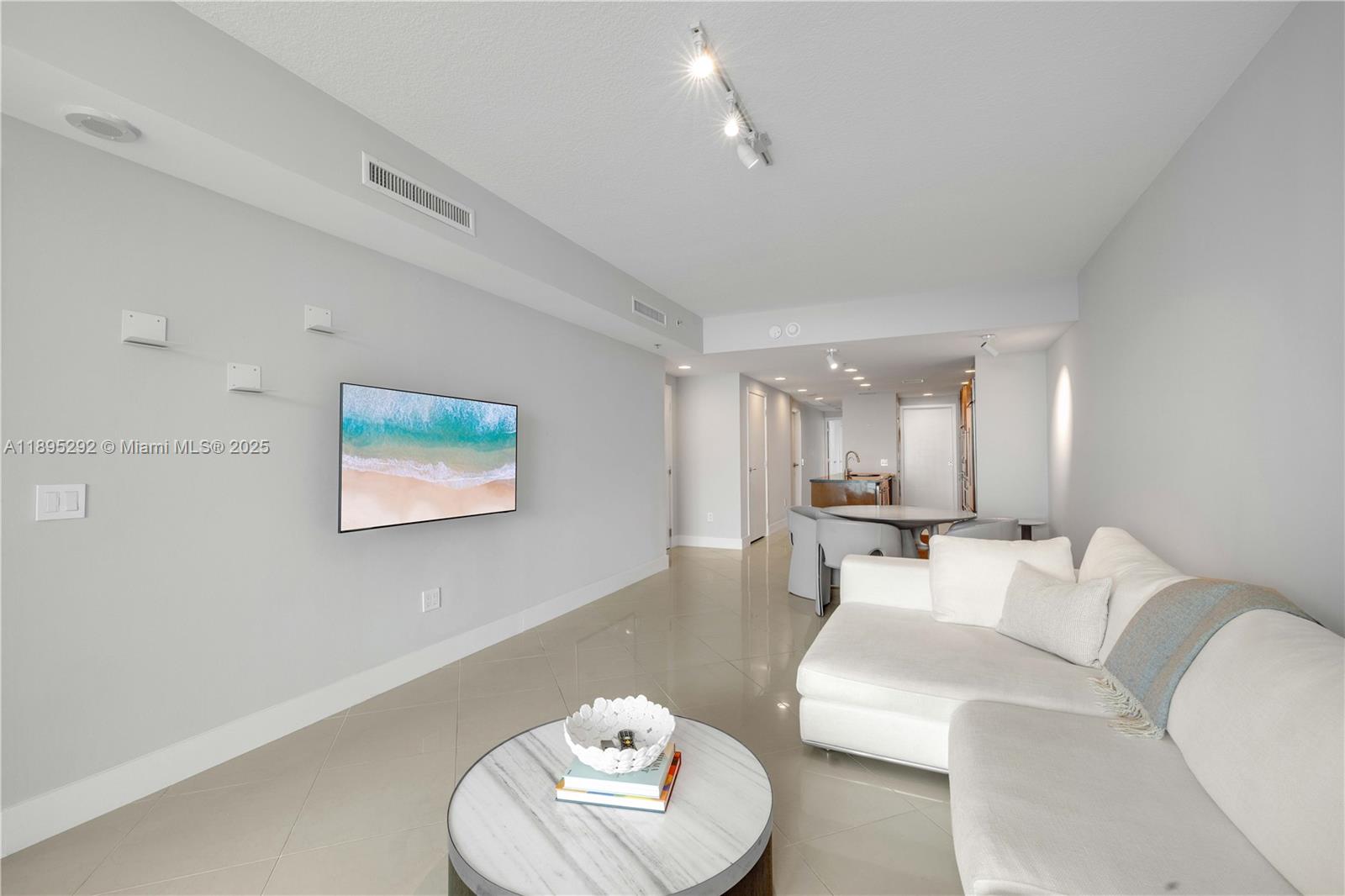 MOSAIC ON MIAMI BEACH CON - Residential Lease